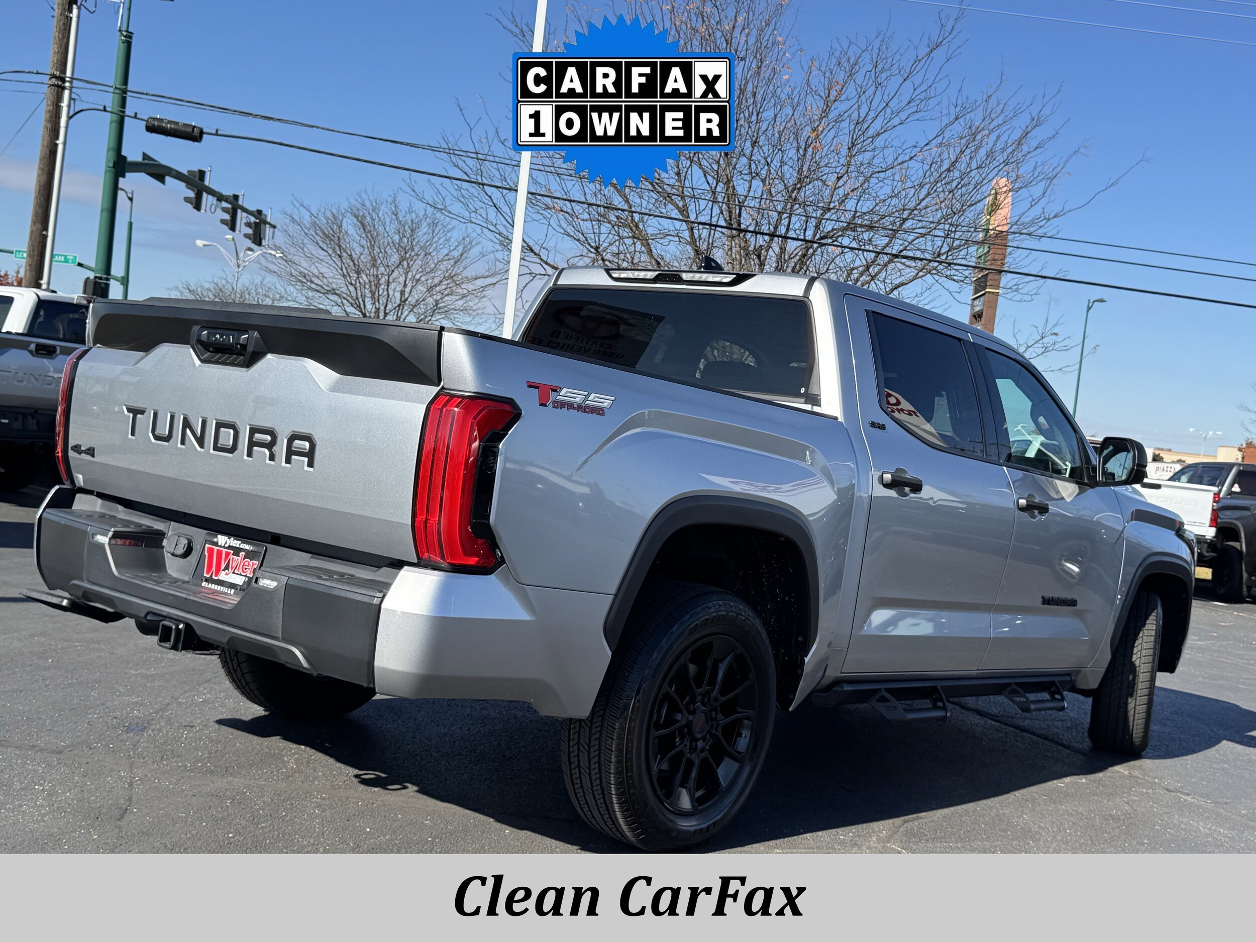 2023 Toyota Tundra SR5 CrewMax photo 3