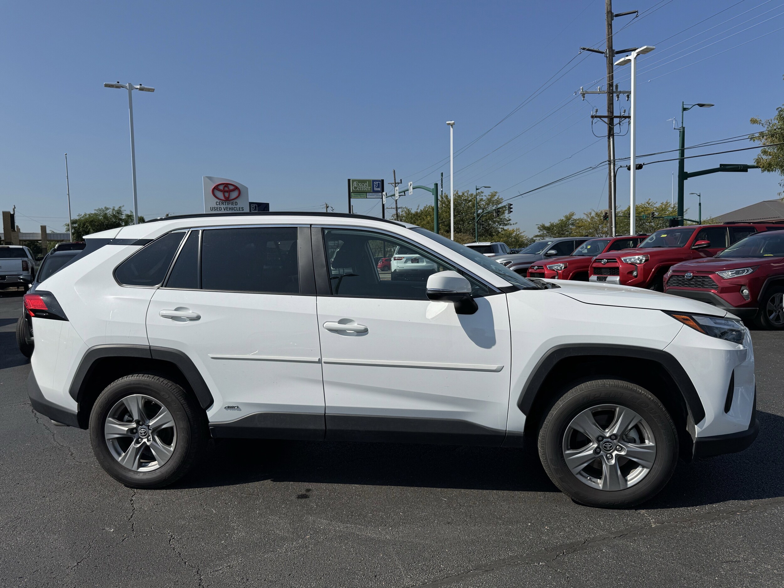 2024 Toyota RAV4 Hybrid LE photo 2