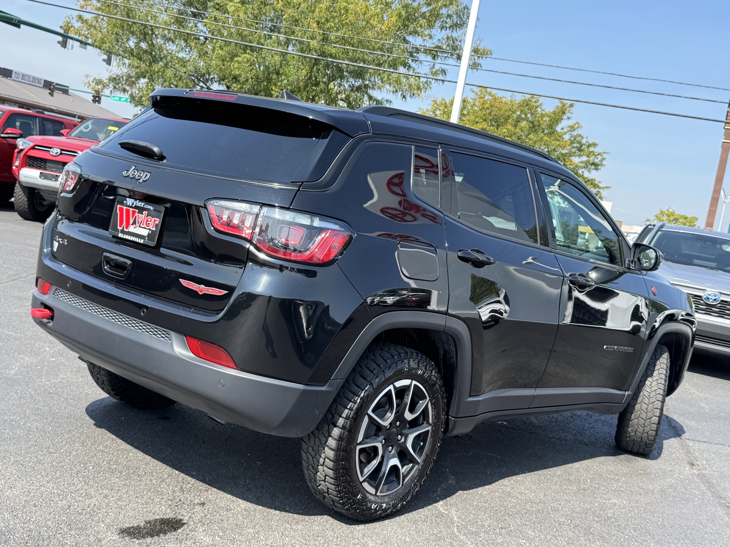 2024 Jeep Compass Trailhawk photo 3
