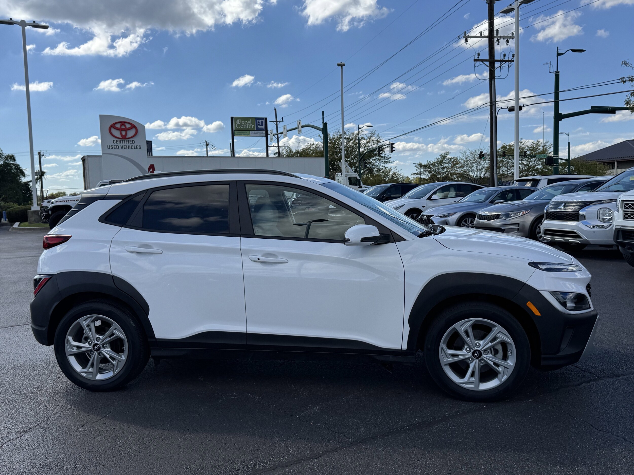 2023 Hyundai Kona SEL photo 2
