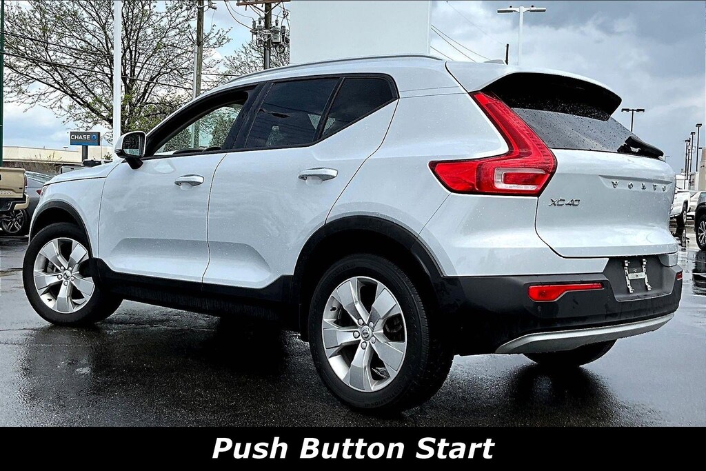 Used 2022 Volvo XC40 T5 AWD Momentum SUV