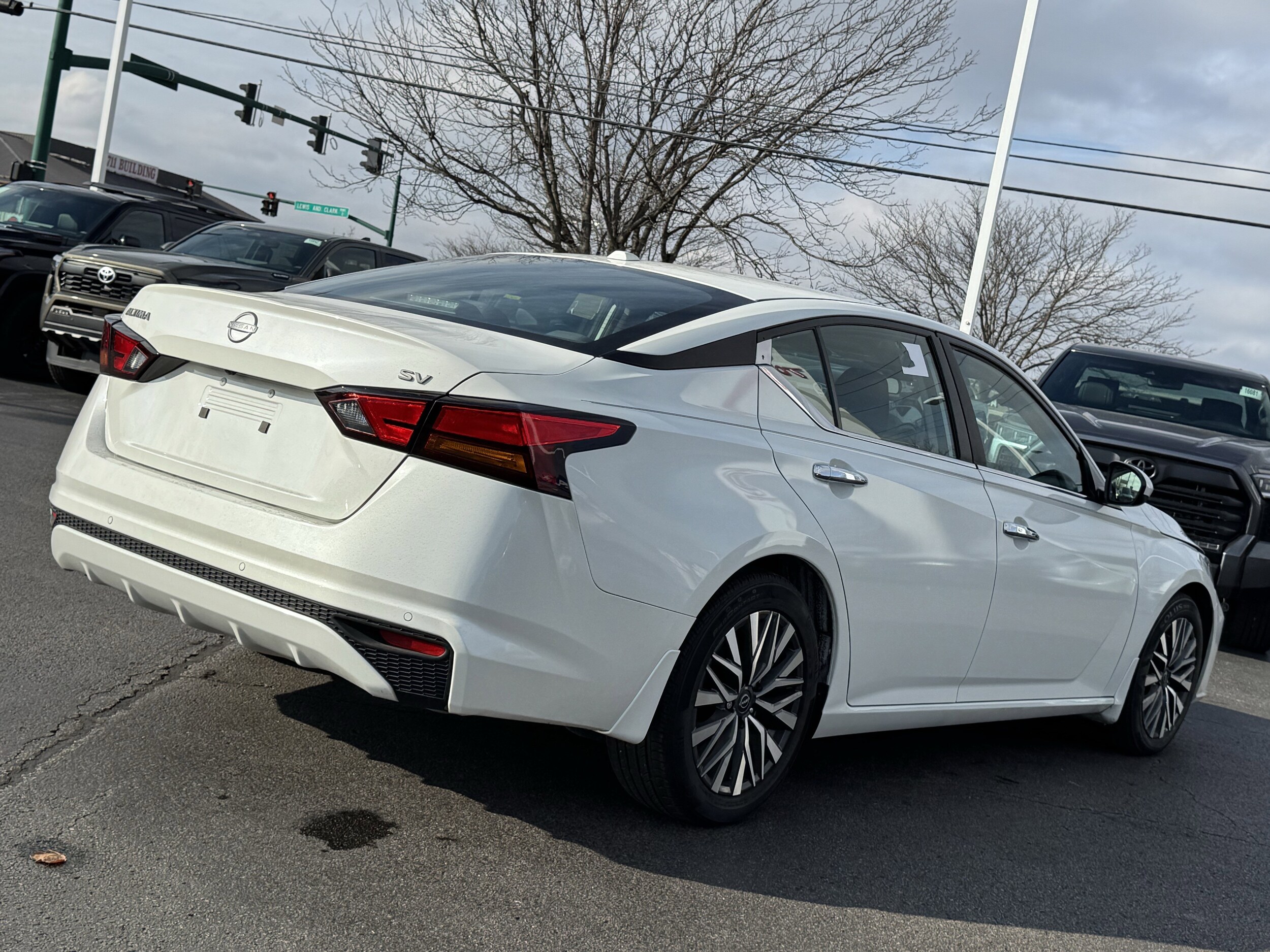 2023 Nissan Altima 2.5 SV photo 3