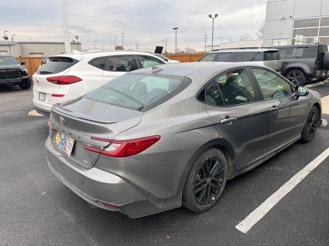2025 Toyota Camry SE photo 3