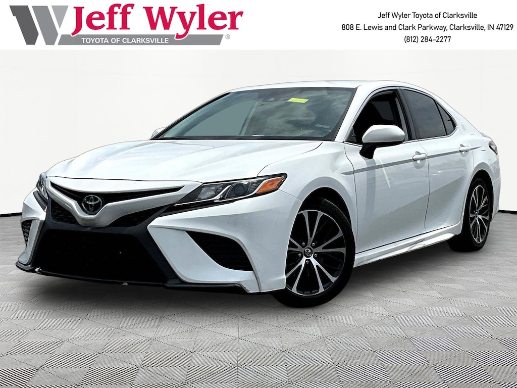 Used 2020 Toyota Camry SE Sedan