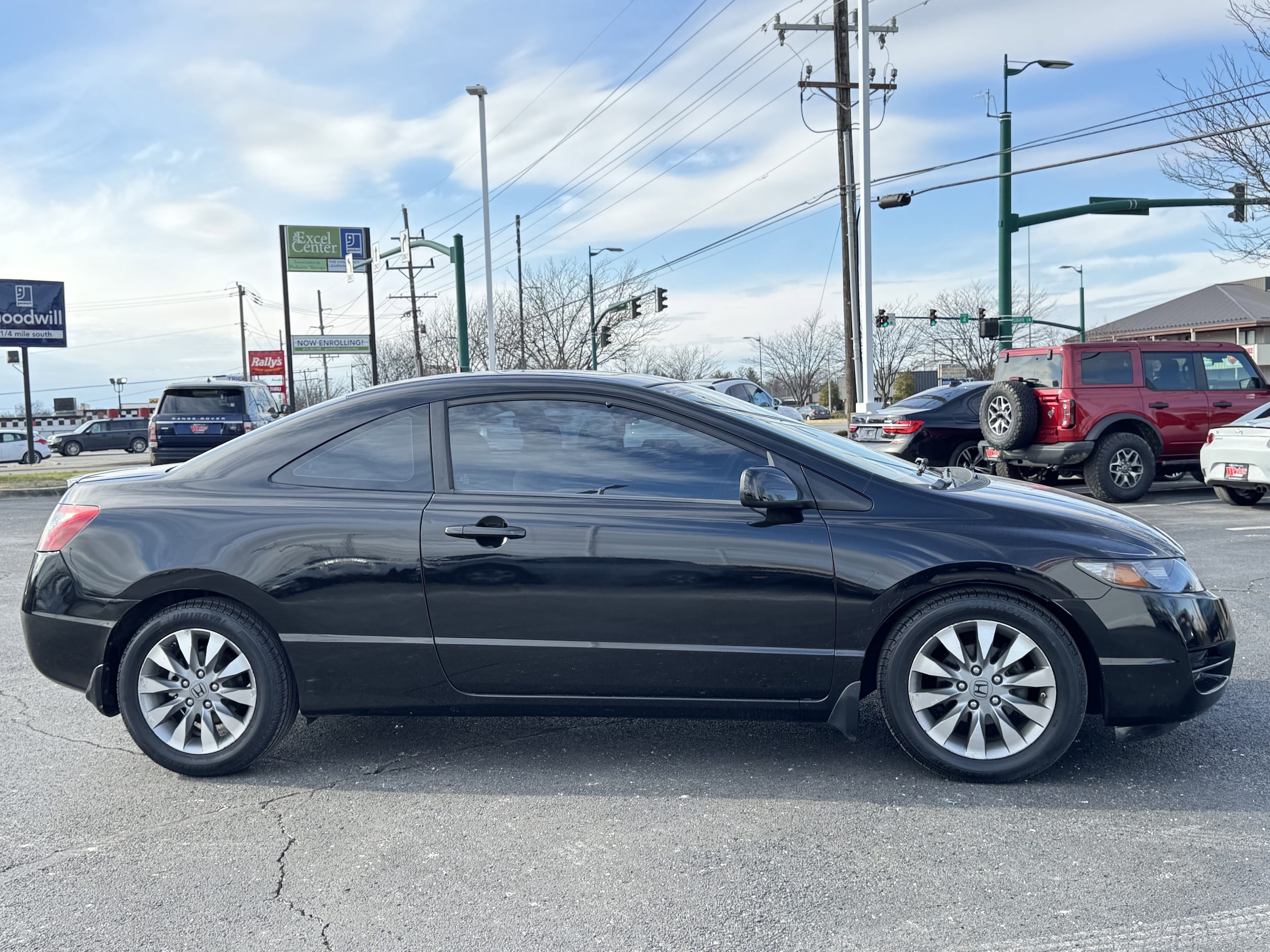 Used 2009 Honda Civic EX with VIN 2HGFG12809H520711 for sale in Clarksville, IN