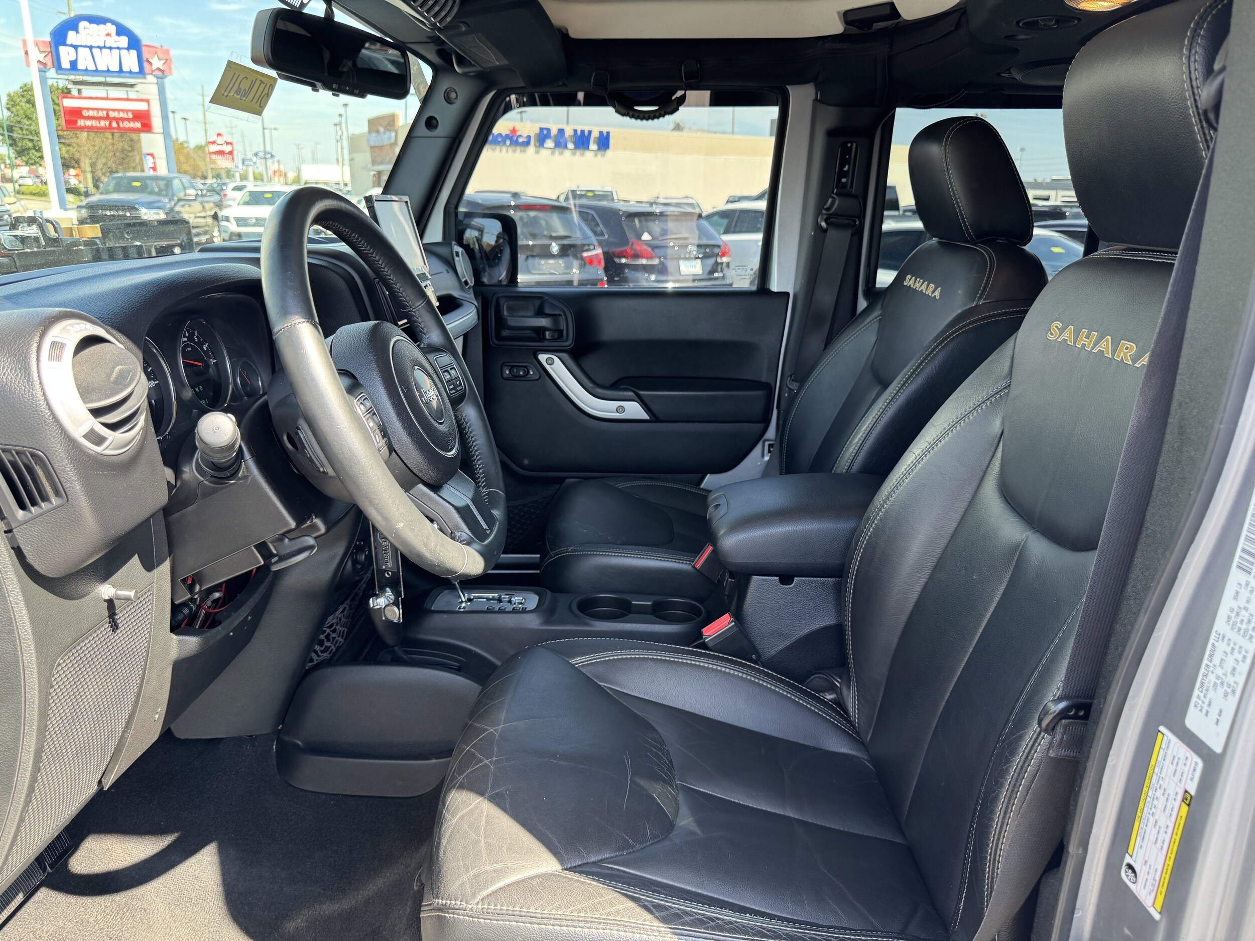 2014 Jeep Wrangler Unlimited Sahara photo 3