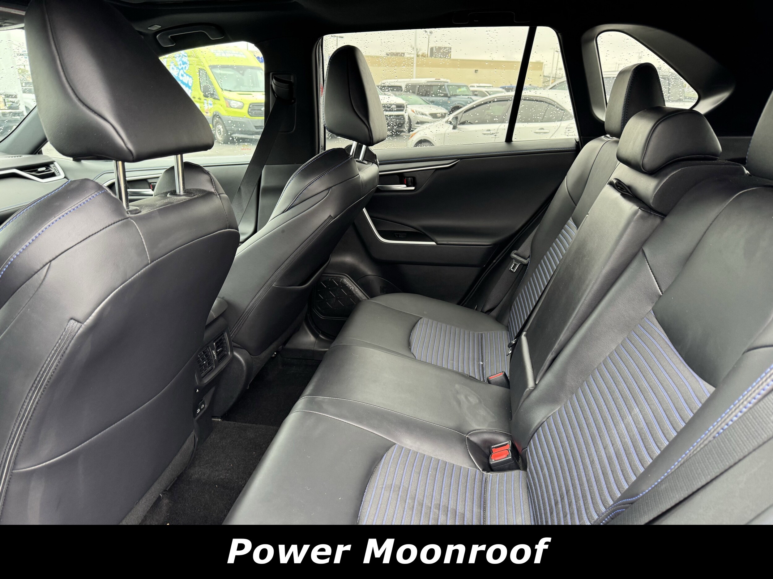 2023 Toyota RAV4 Hybrid XSE photo 3