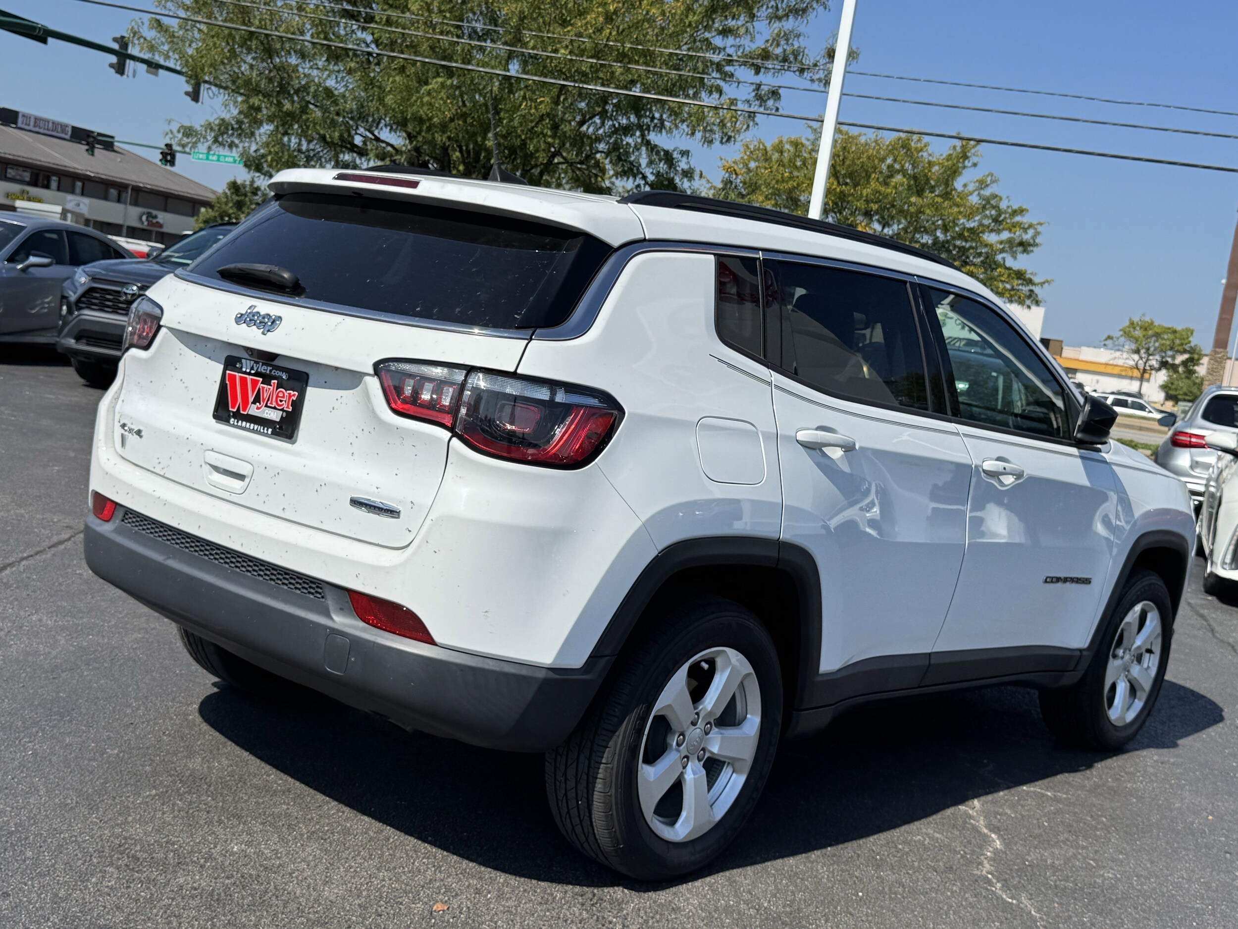 2022 Jeep Compass Latitude photo 2