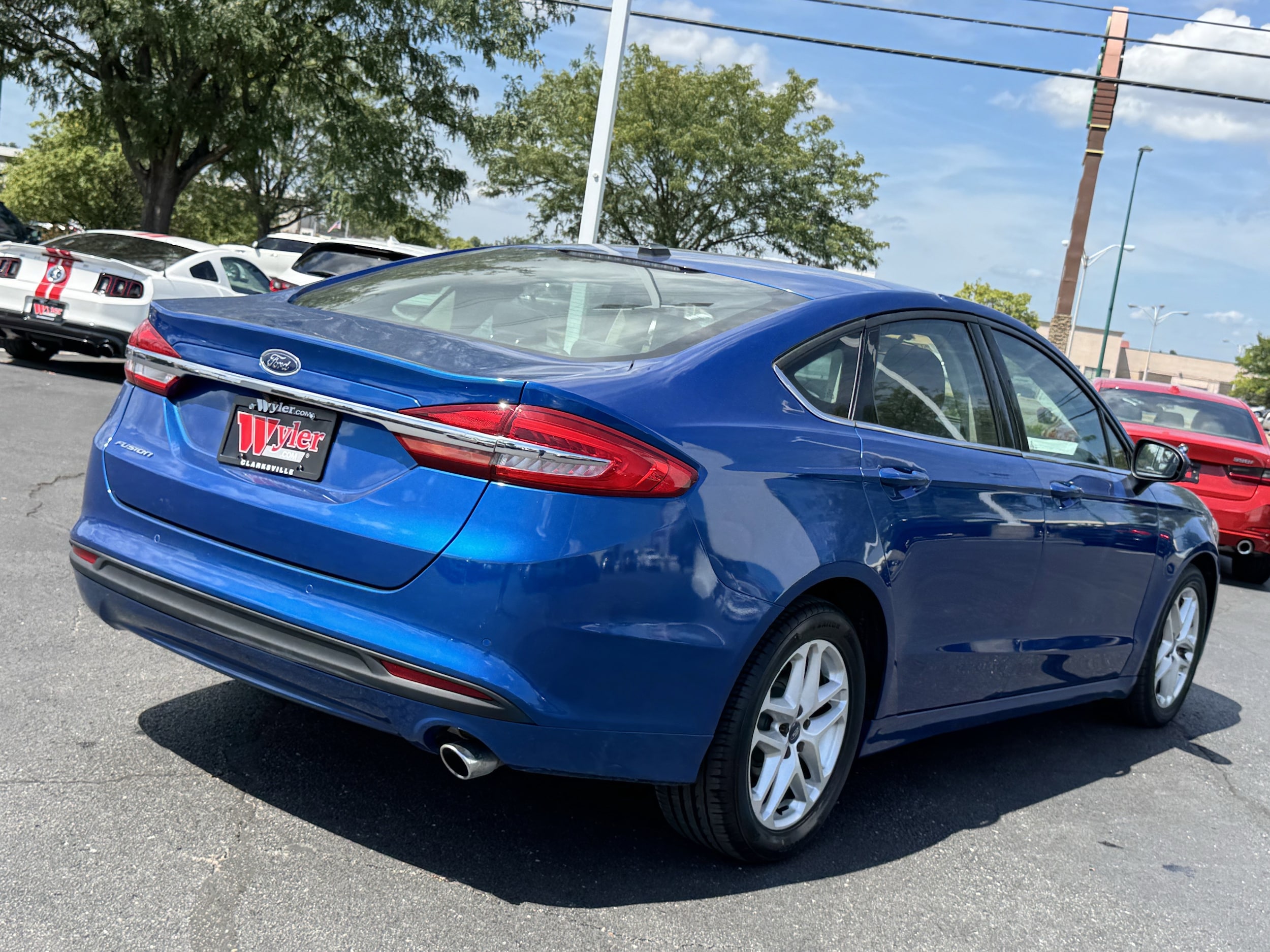2017 Ford Fusion SE photo 2