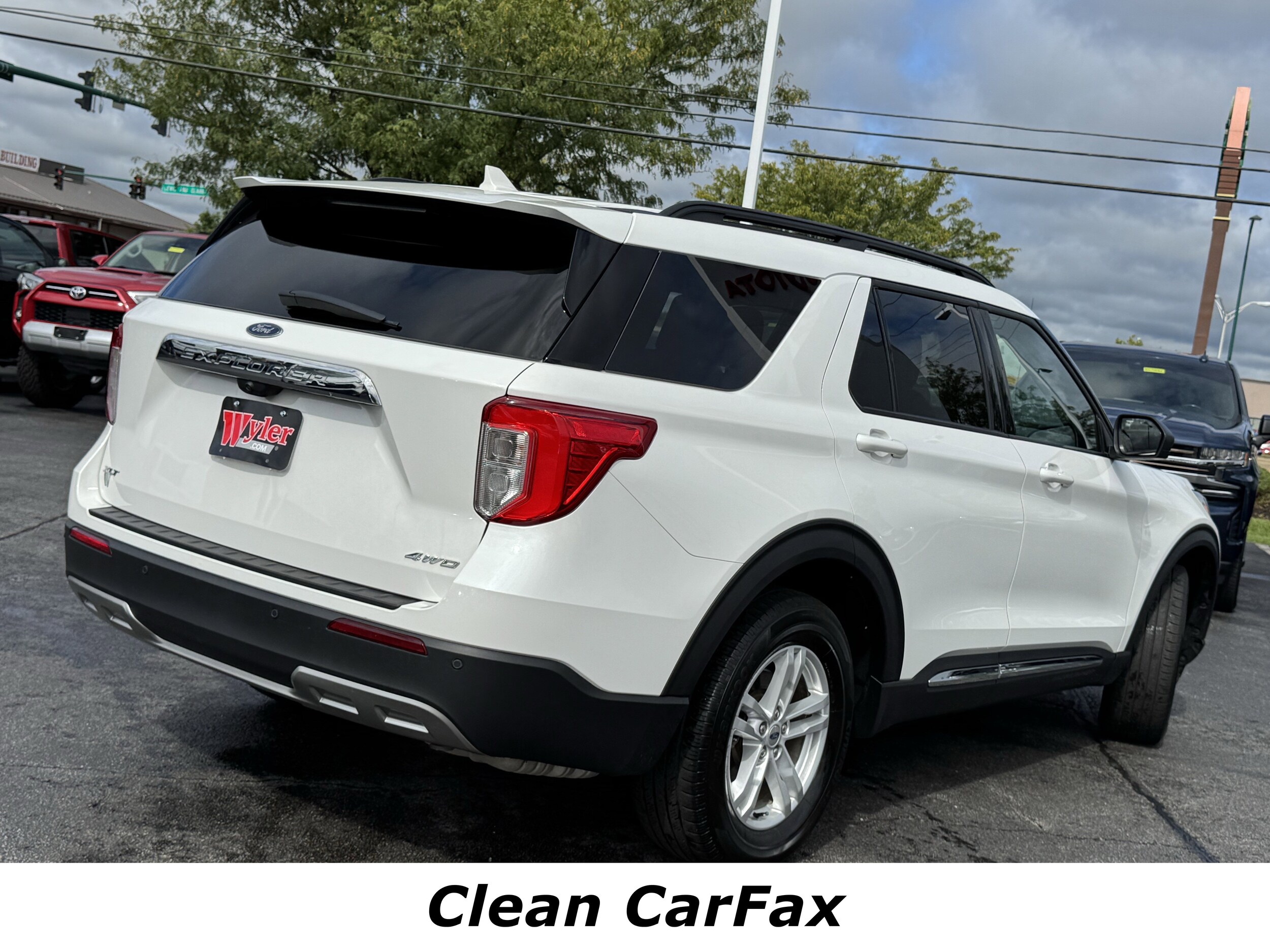 2023 Ford Explorer XLT photo 2