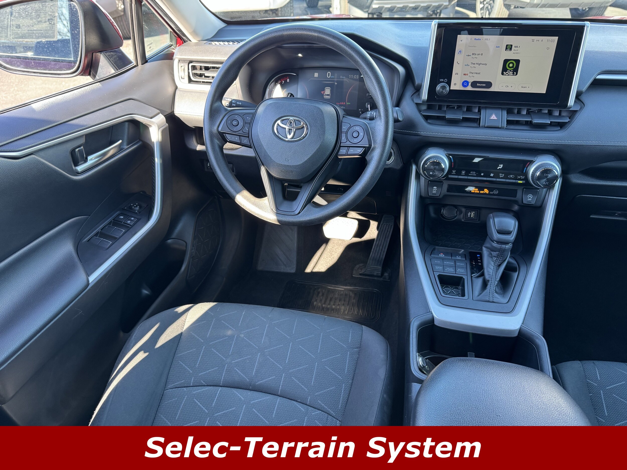 2023 Toyota RAV4 XLE photo 3