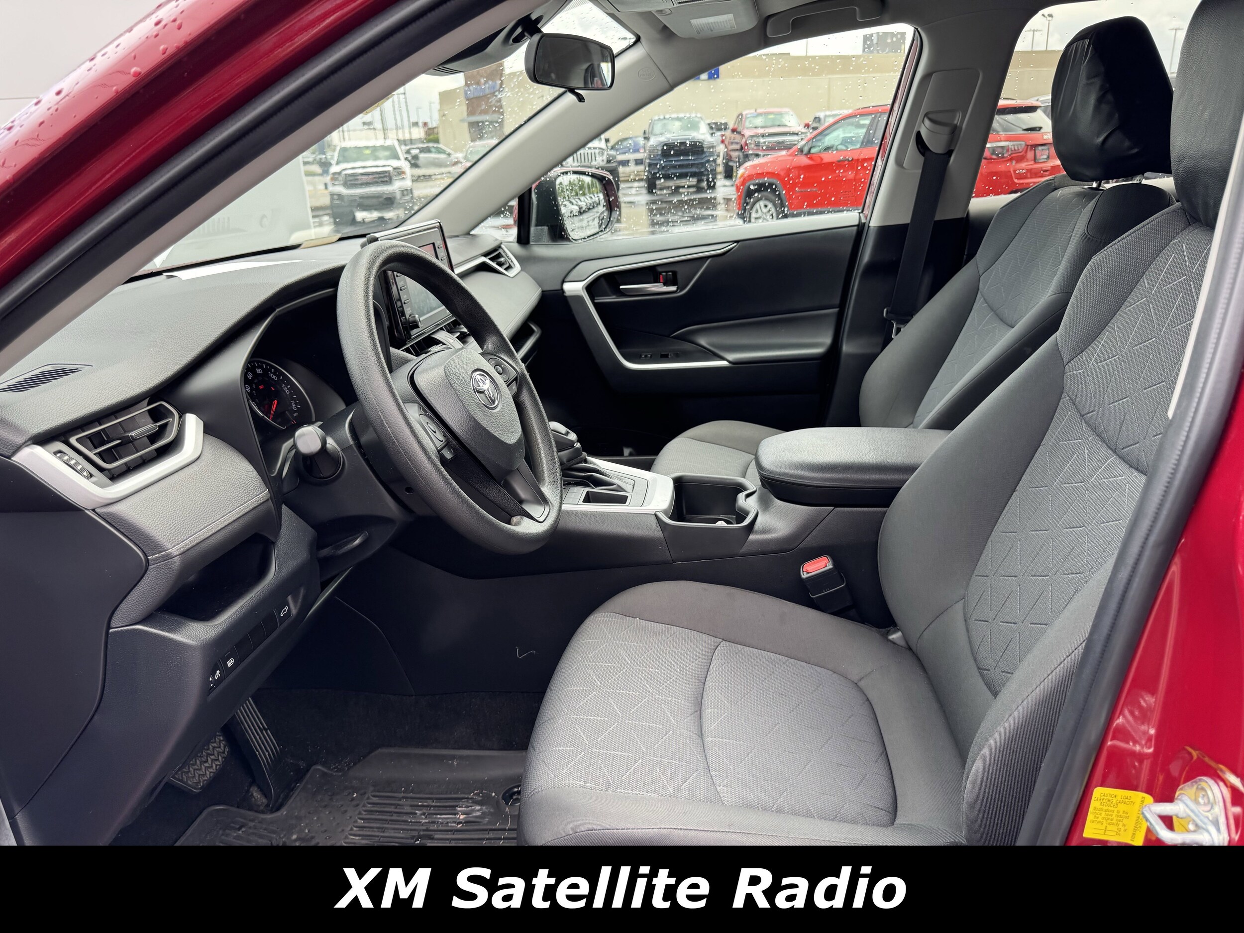 2022 Toyota RAV4 XLE photo 3