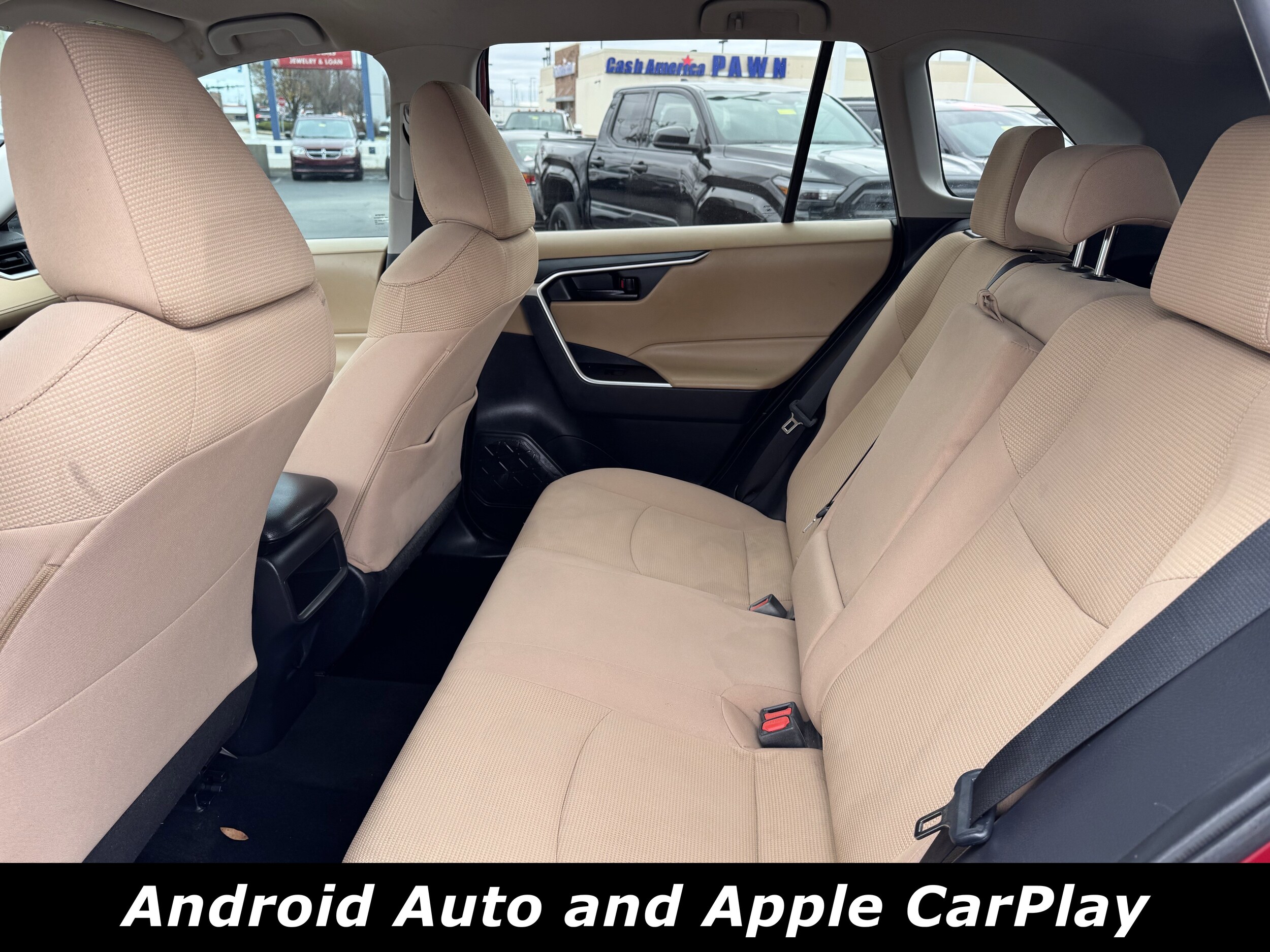 2019 Toyota RAV4 LE photo 4