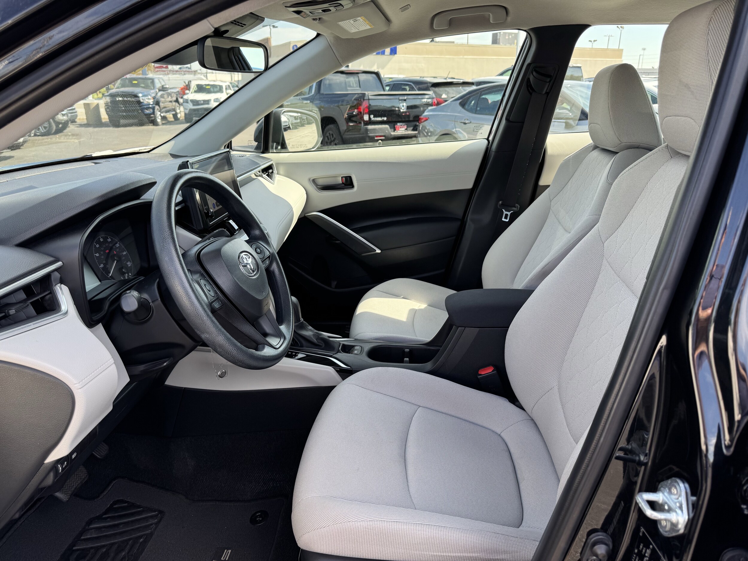 2024 Toyota Corolla Cross L photo 3
