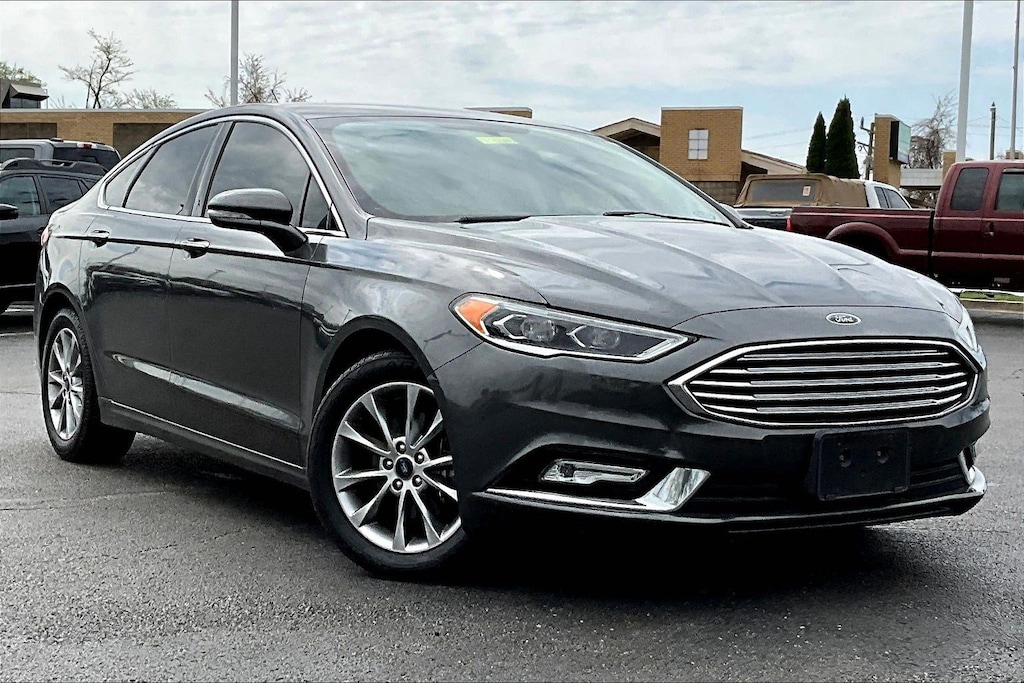 Used 2017 Ford Fusion SE Sedan