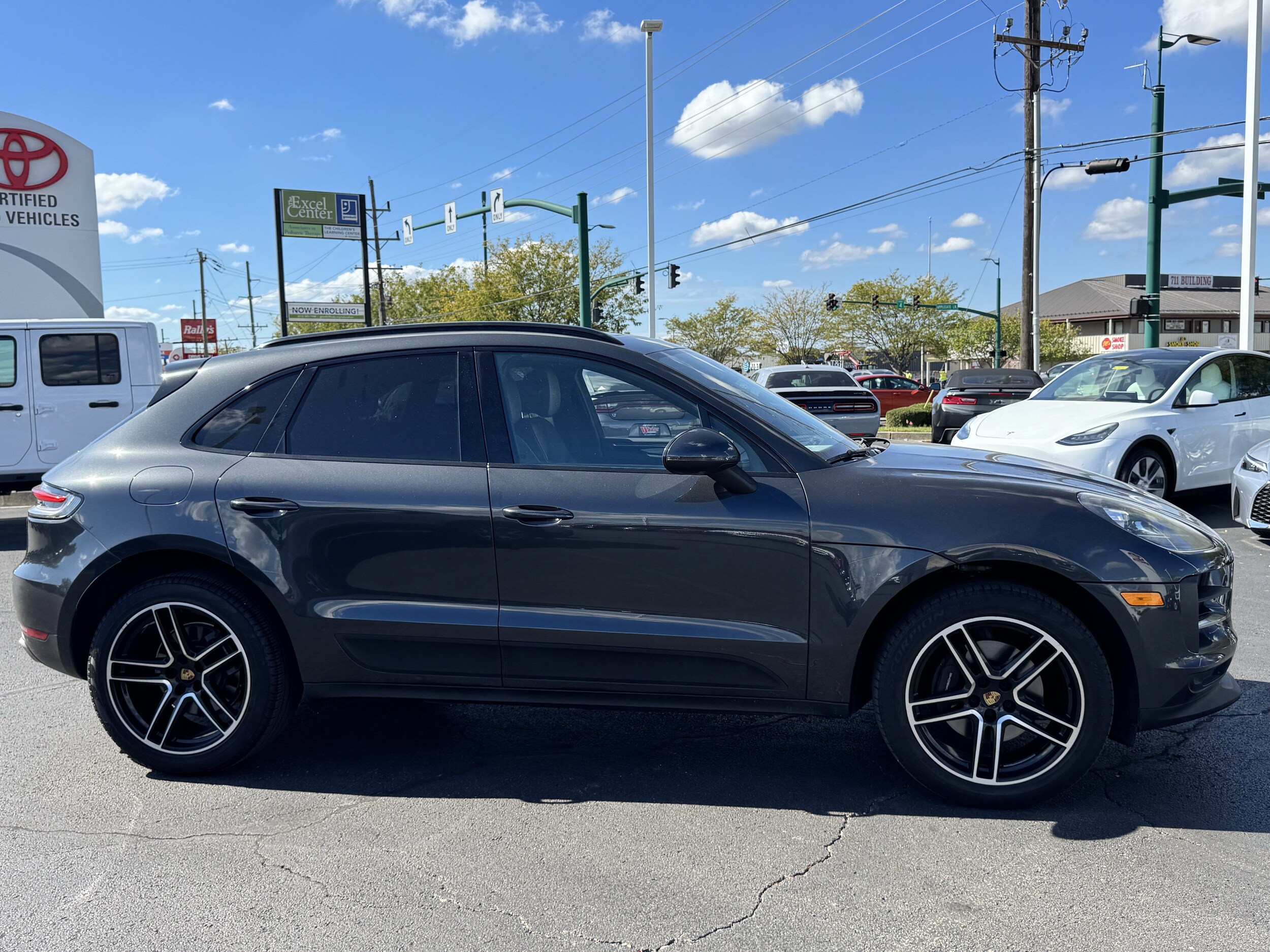 2019 Porsche Macan photo 2