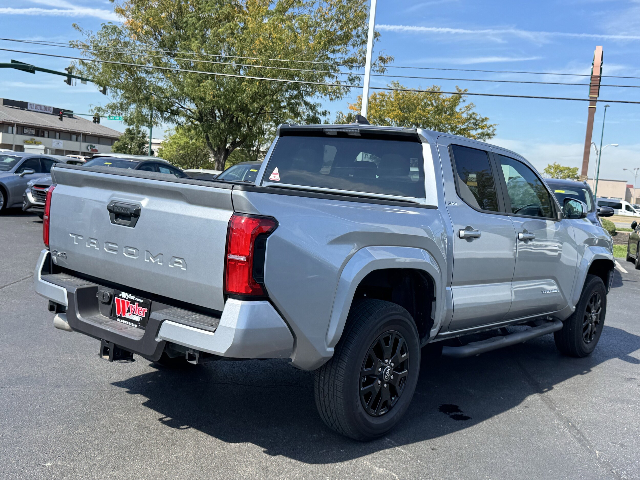 2025 Toyota Tacoma Double Cab photo 2