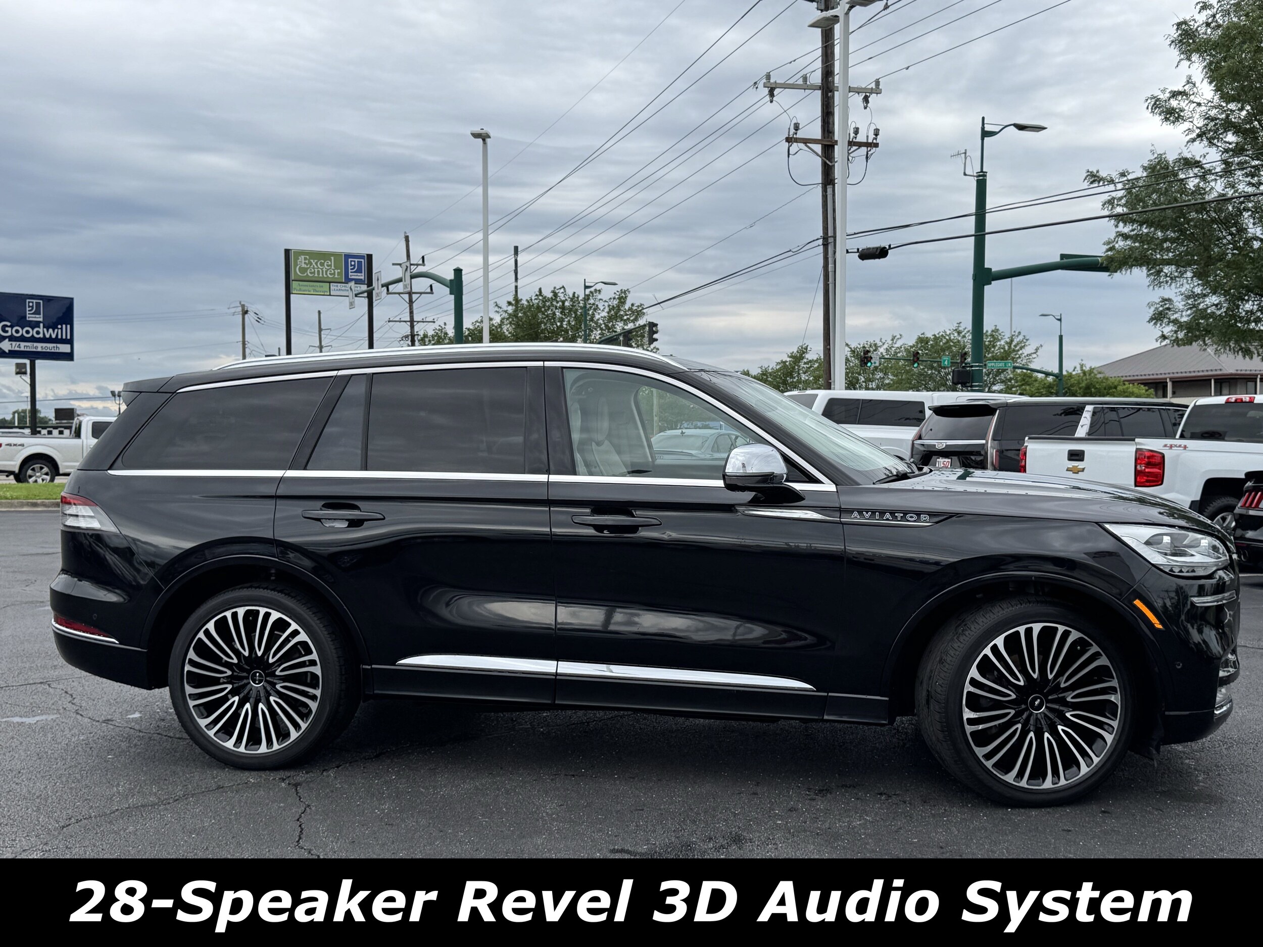 2021 Lincoln Aviator Black Label photo 2