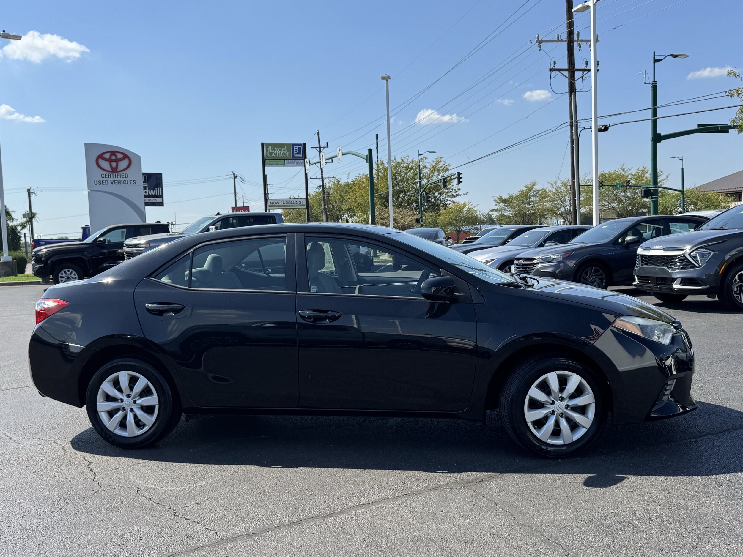 2016 Toyota Corolla LE photo 2