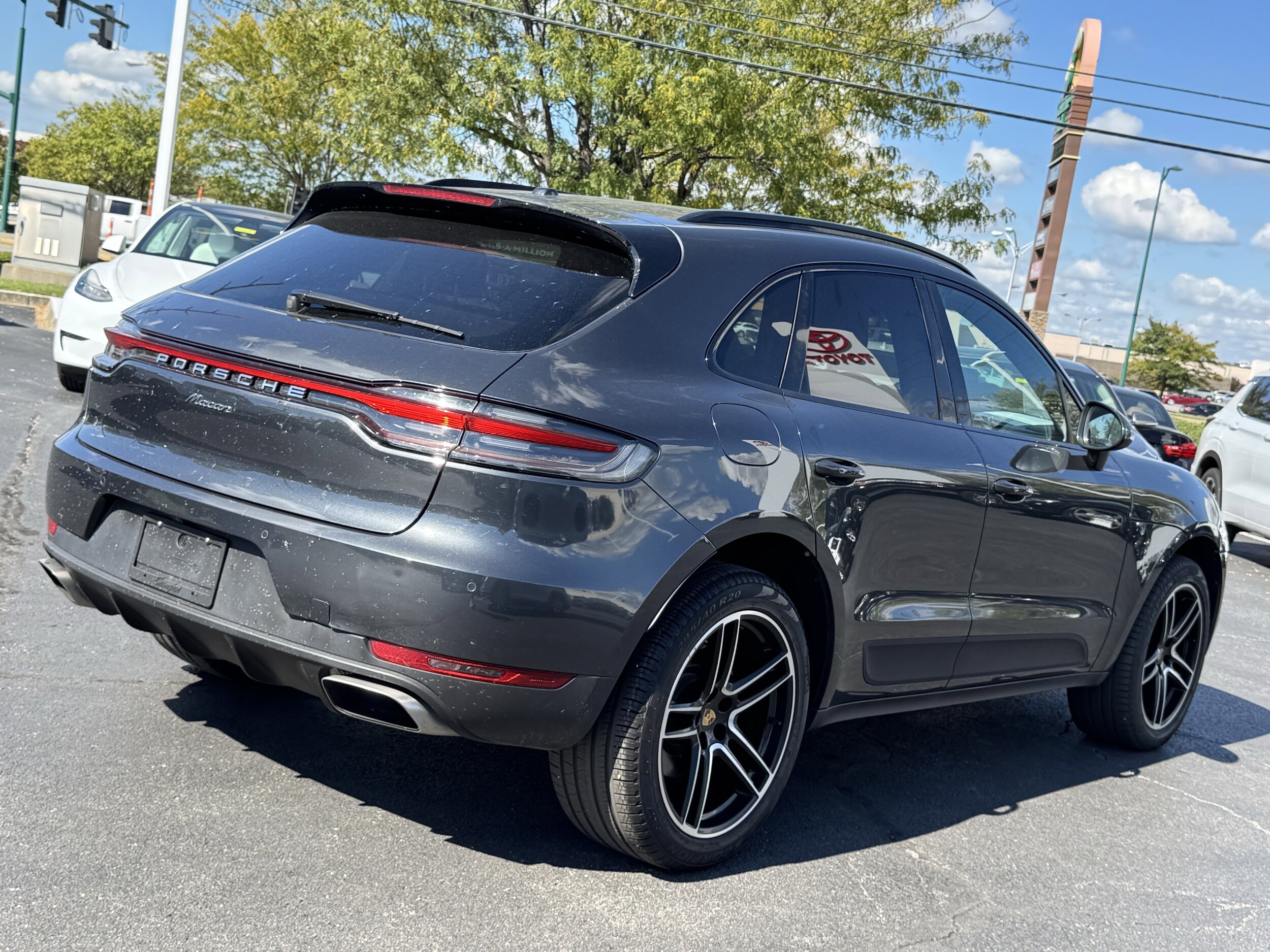 2019 Porsche Macan photo 3