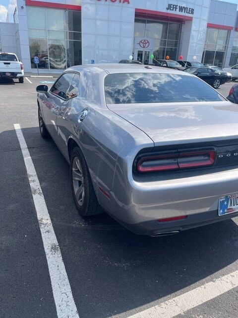 2016 Dodge Challenger SXT photo 3
