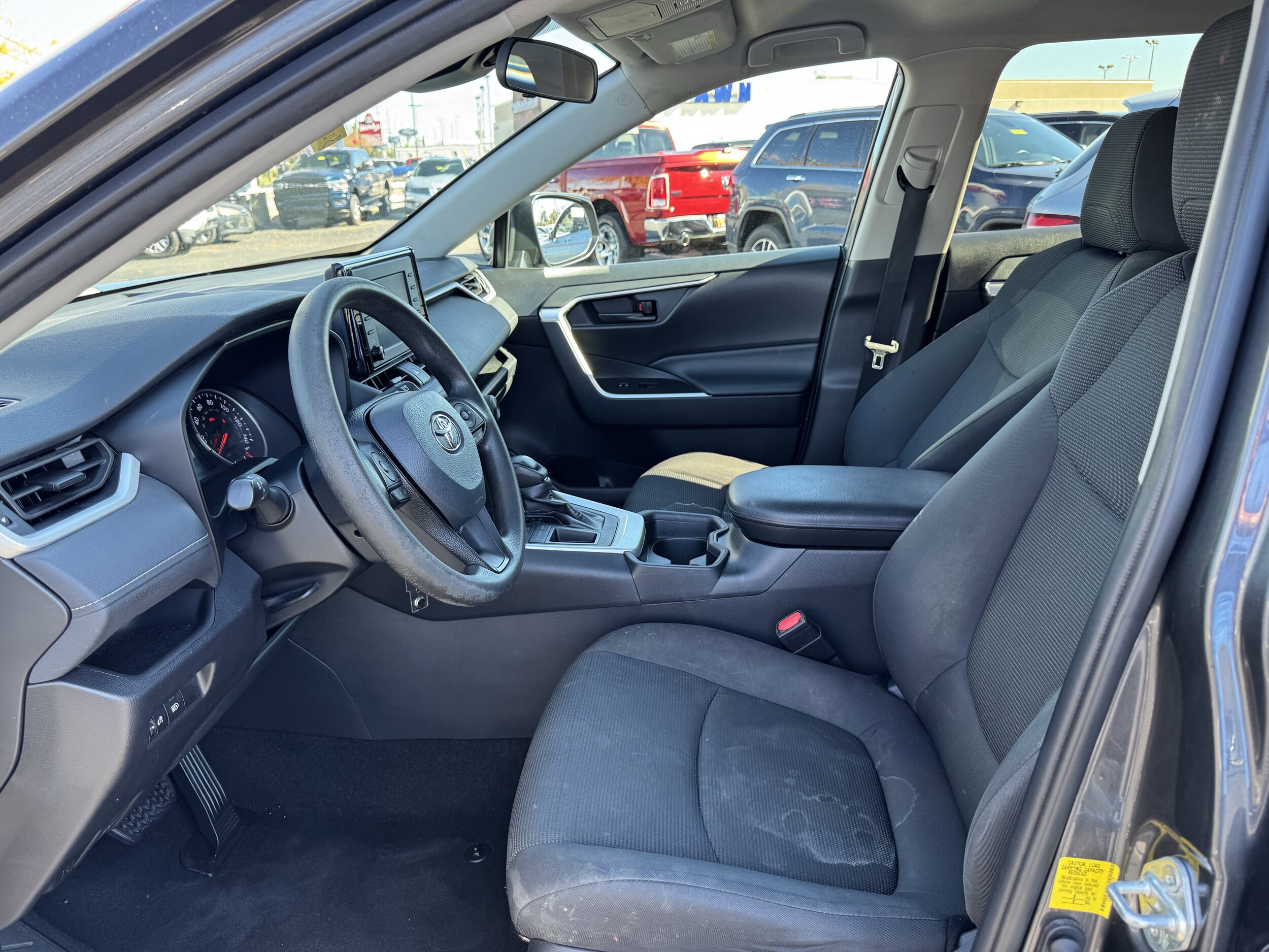 2021 Toyota RAV4 LE photo 4