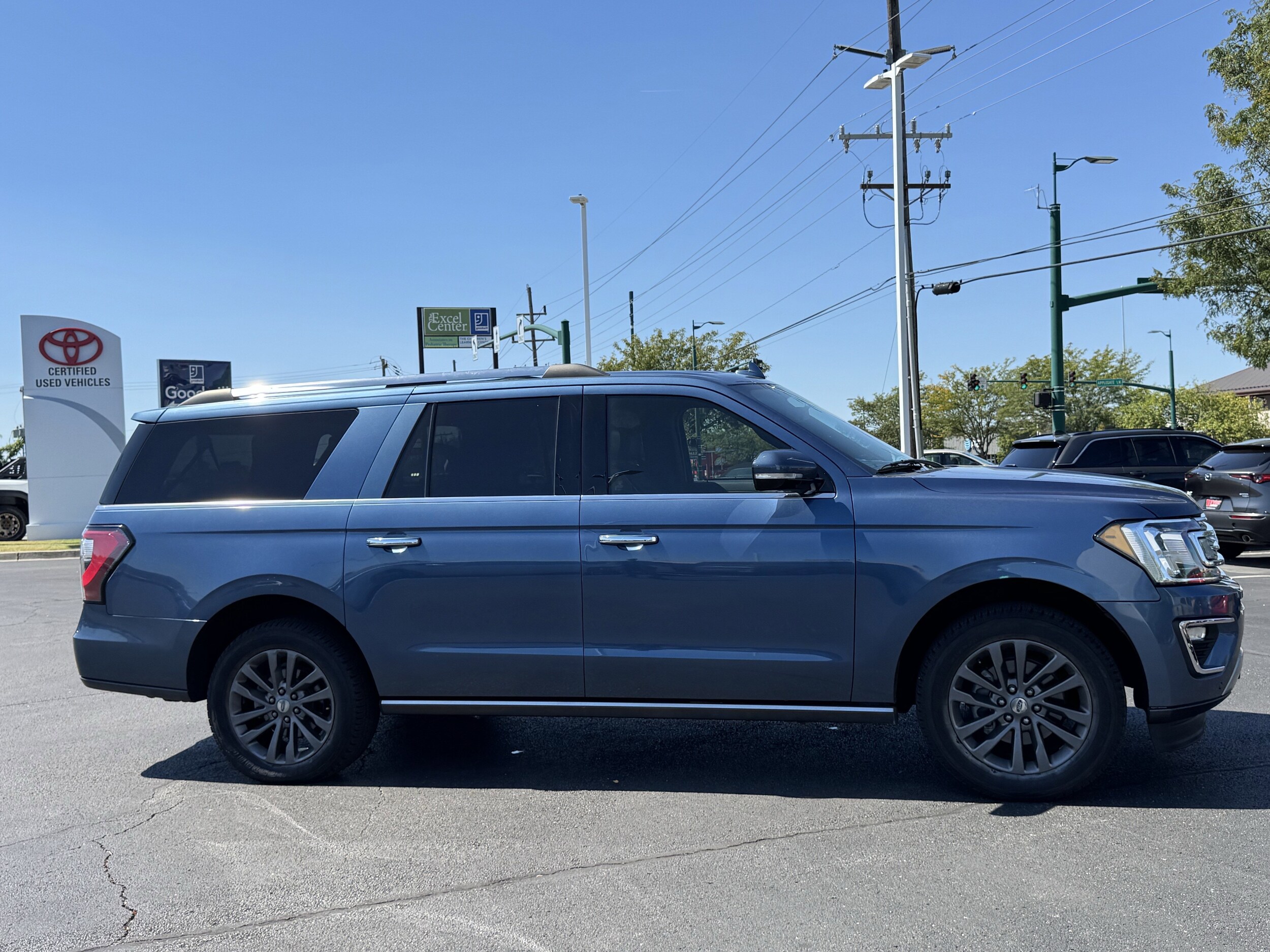2019 Ford Expedition MAX Limited photo 2