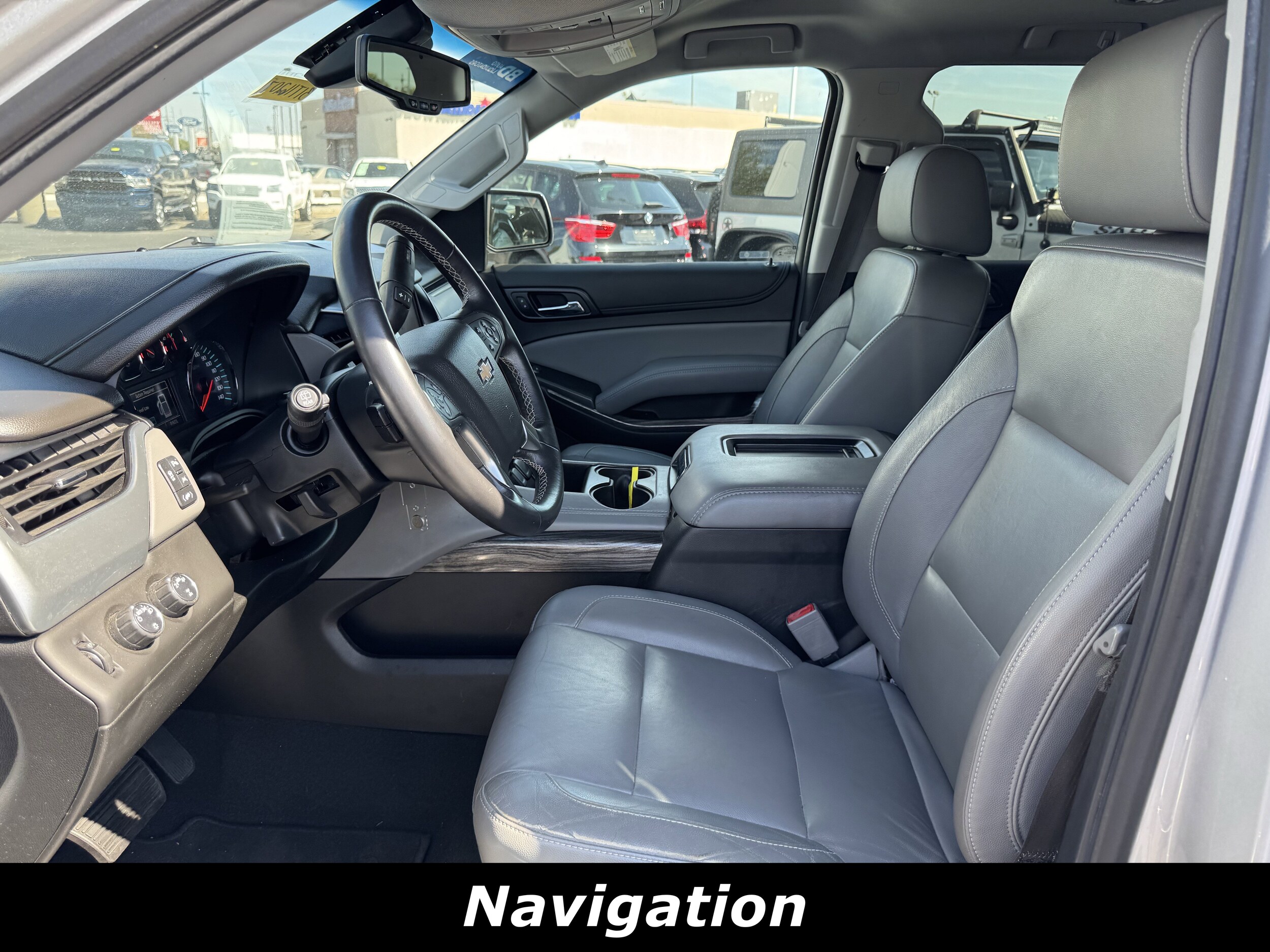 2020 Chevrolet Suburban LT photo 3