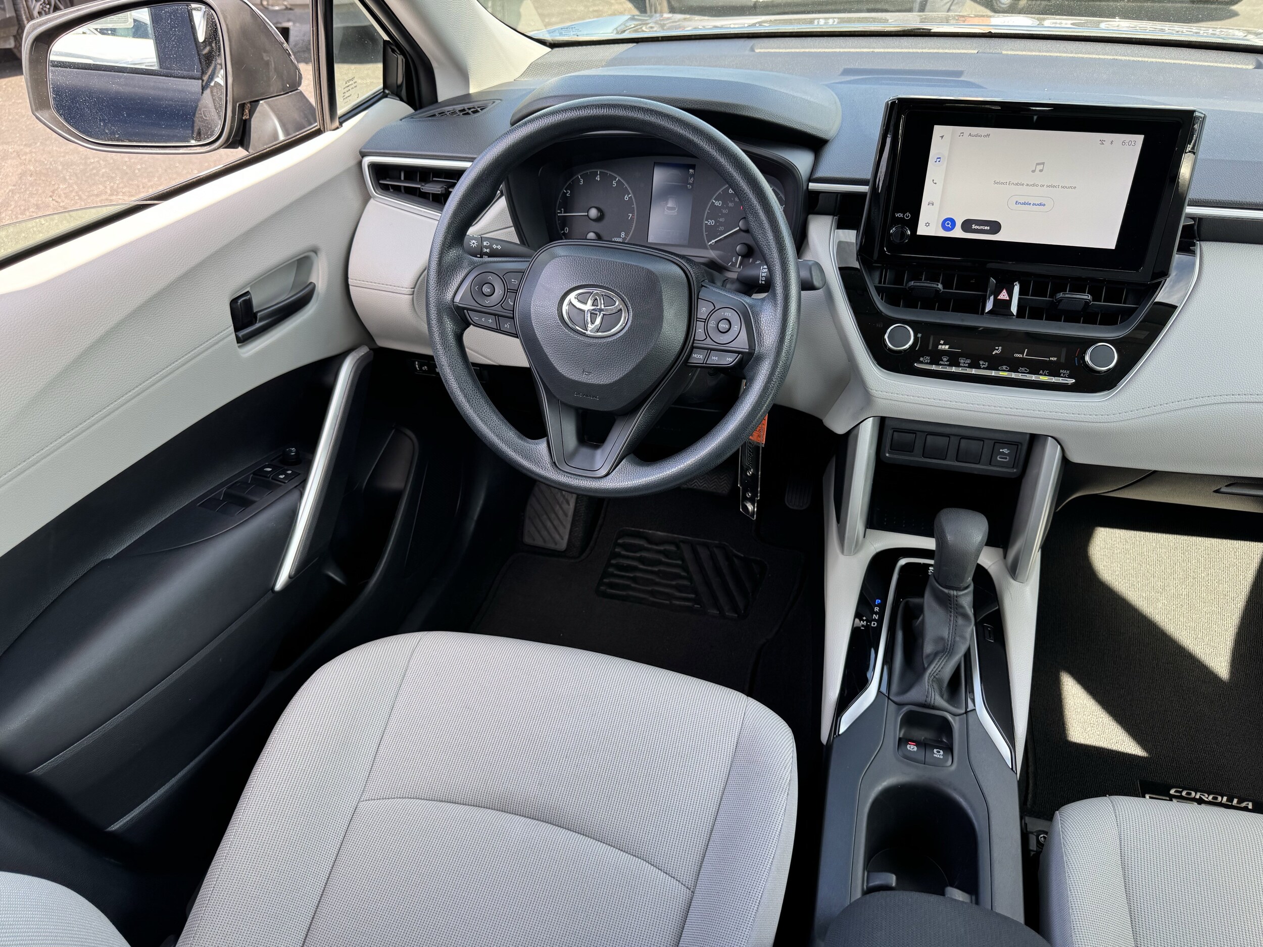 2024 Toyota Corolla Cross L photo 4