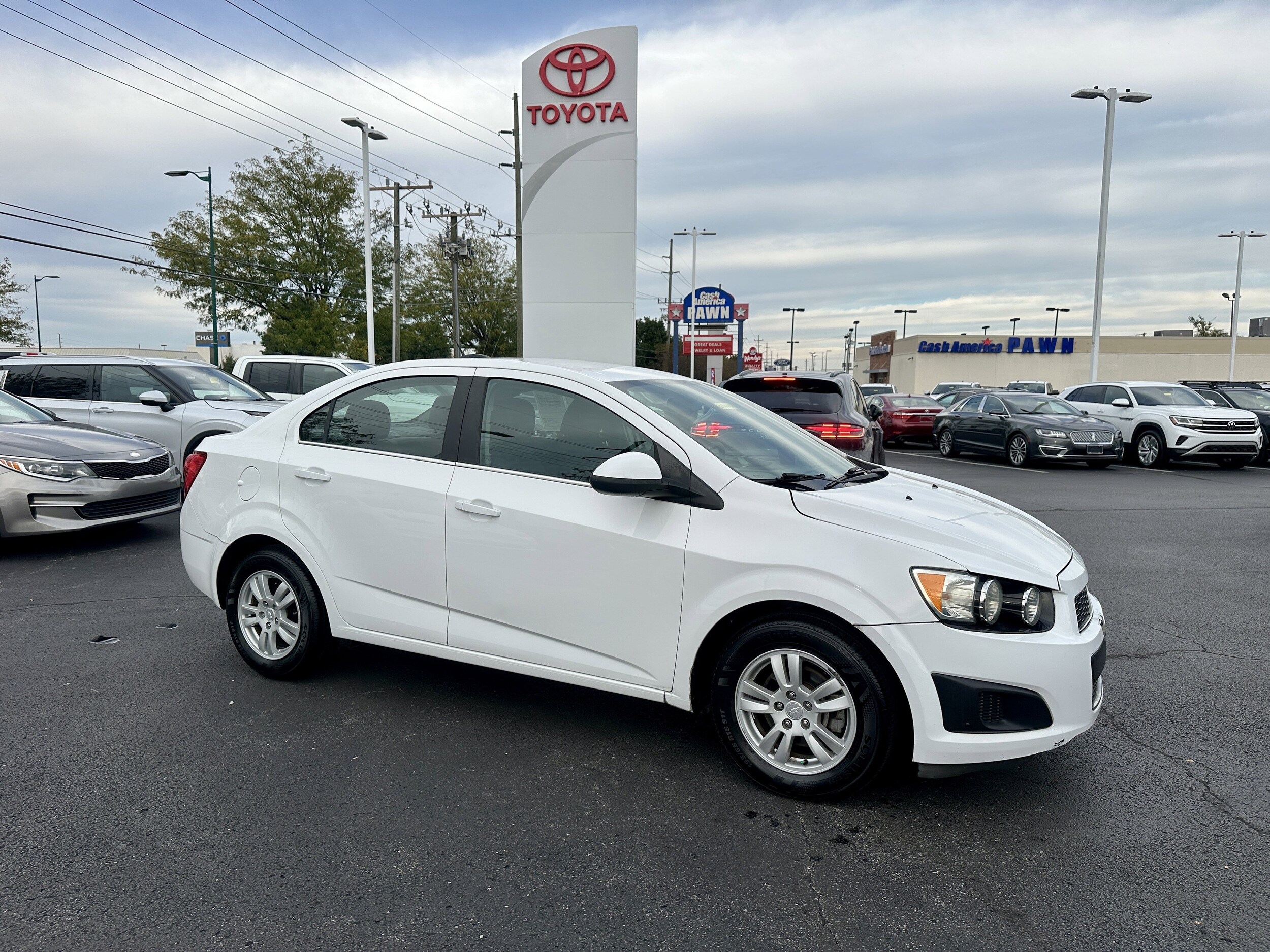 2016 Chevrolet Sonic LT photo 3