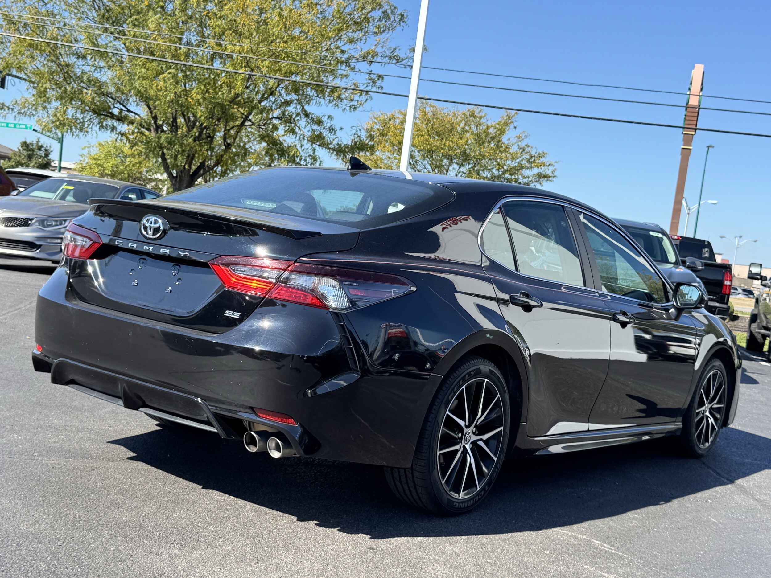 2023 Toyota Camry SE photo 3