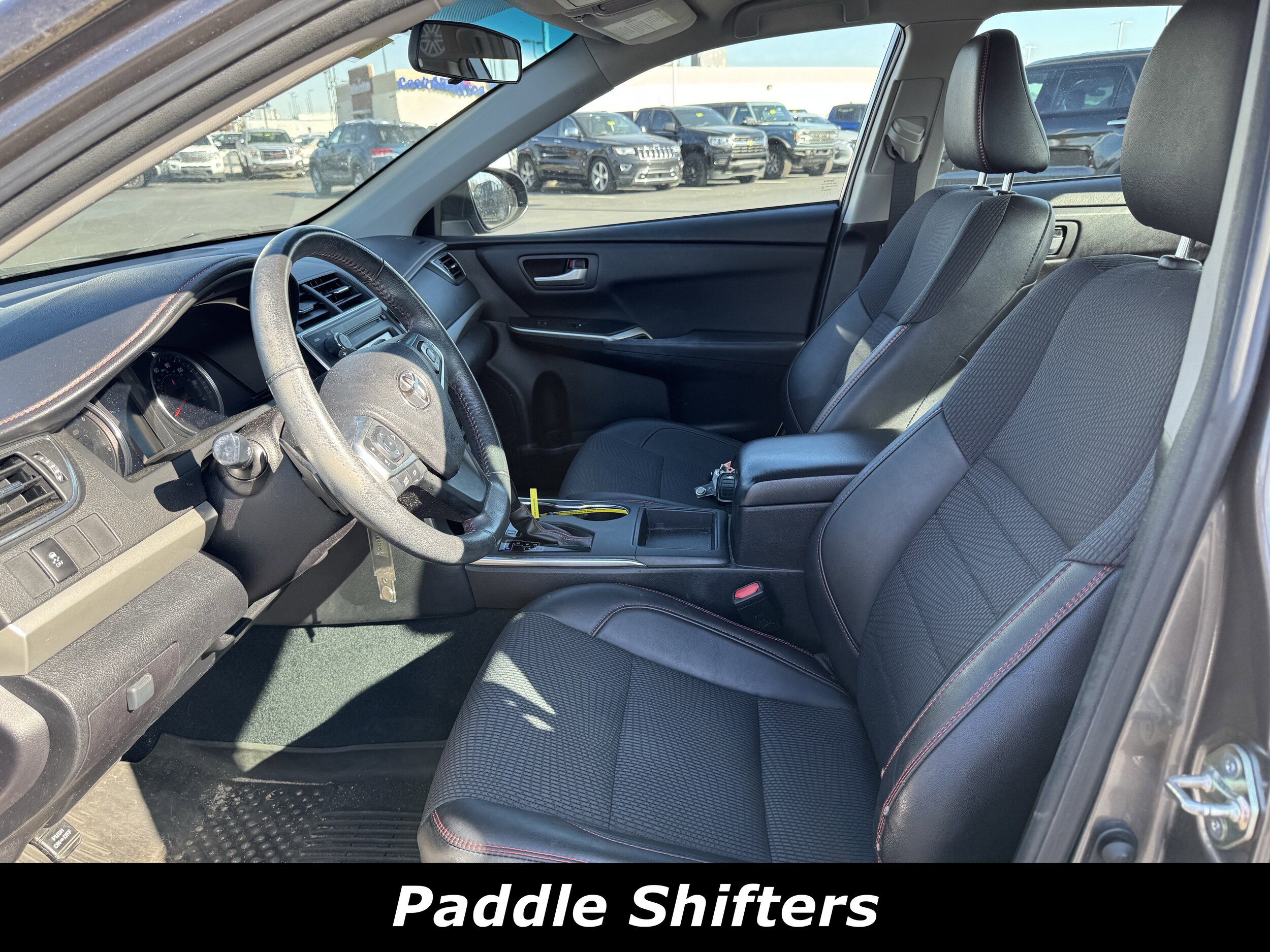 2017 Toyota Camry SE photo 3