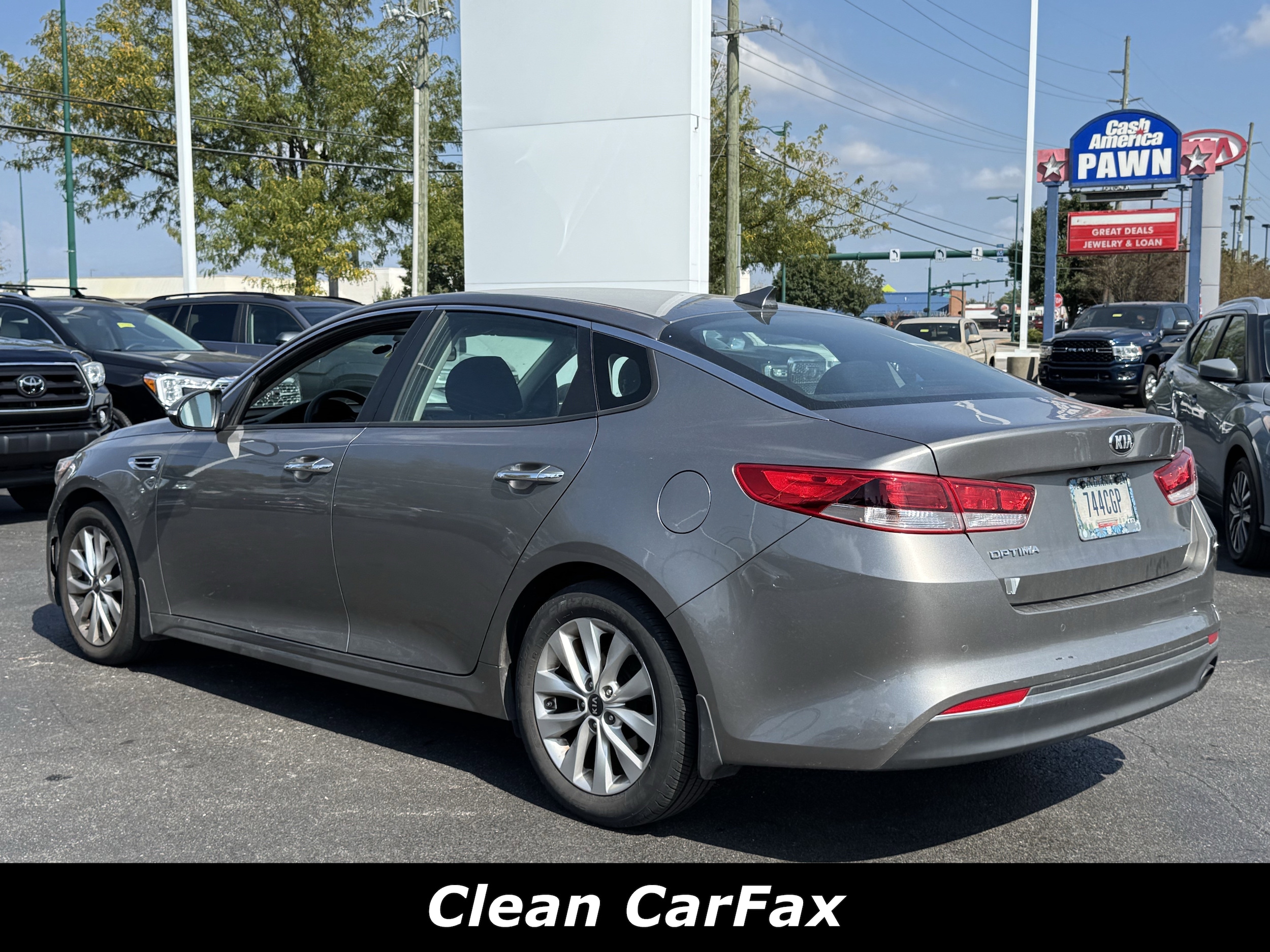 2018 Kia Optima LX photo 2