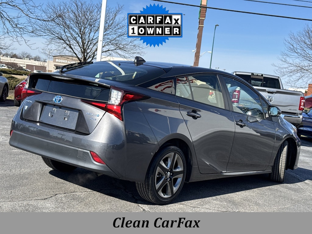 Used 2021 Toyota Prius L Hatchback