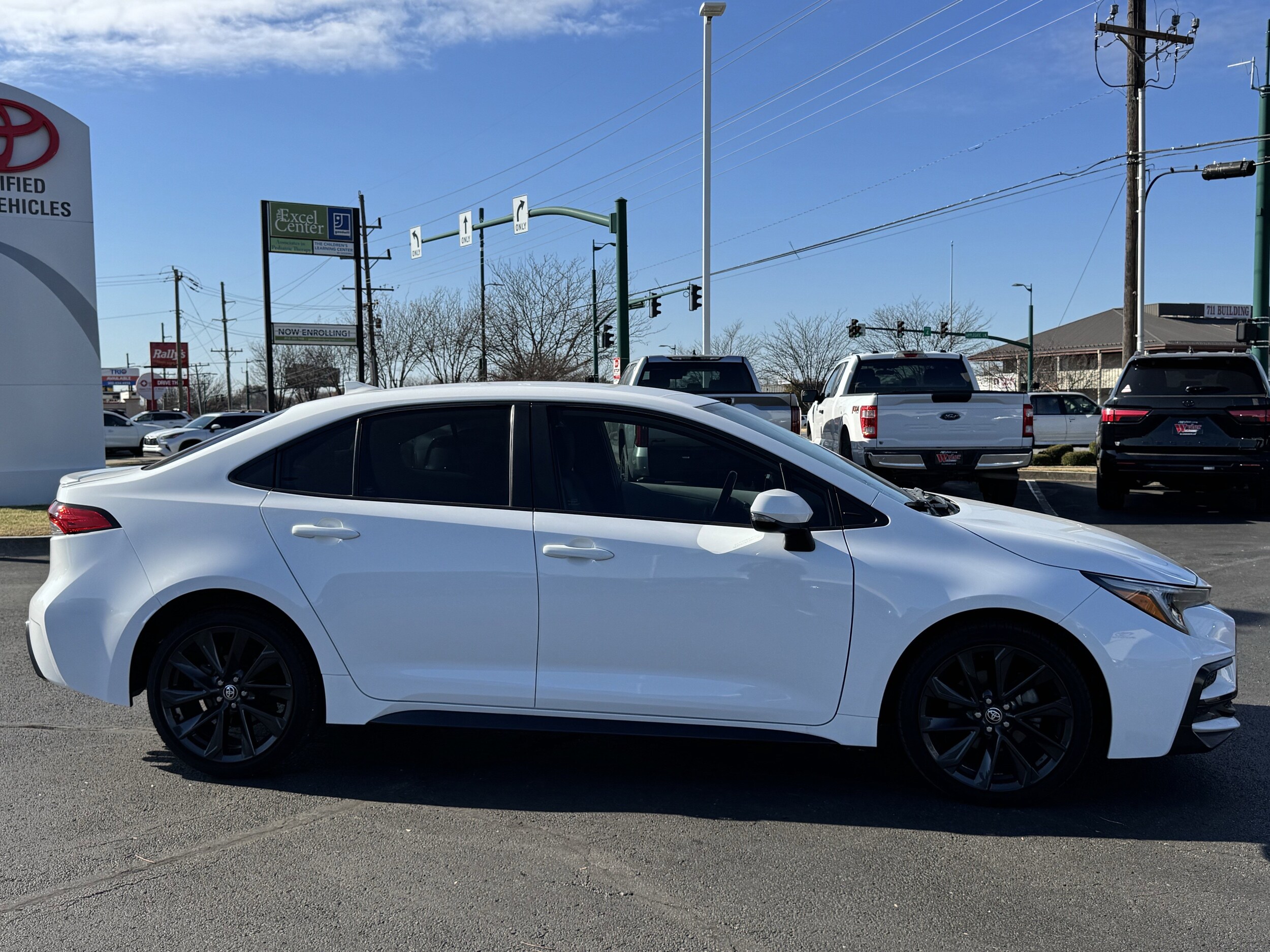 2023 Toyota Corolla SE photo 2