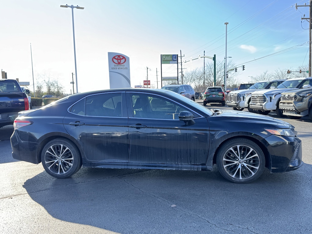 Used 2018 Toyota Camry SE Sedan