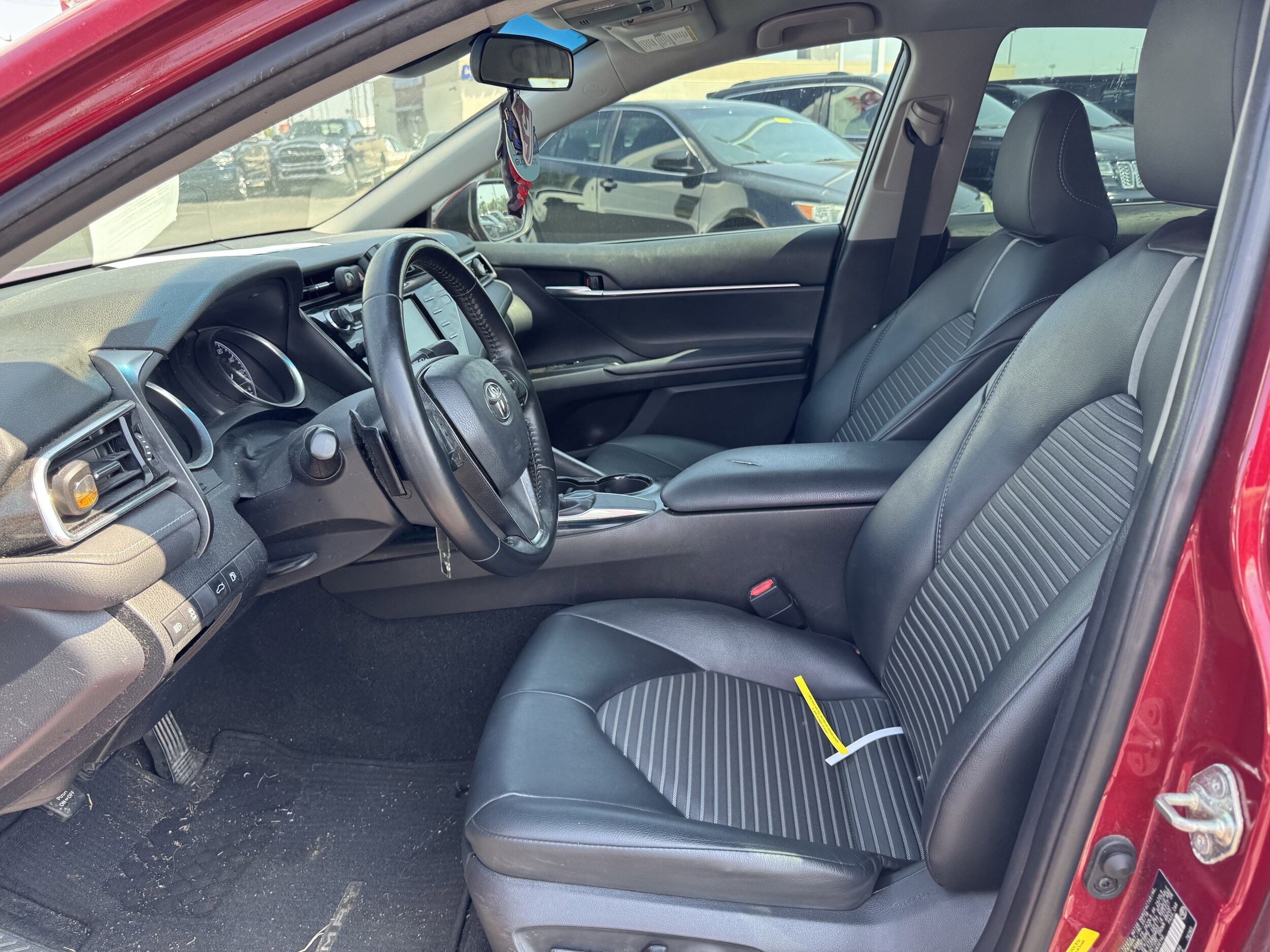 2018 Toyota Camry SE photo 4