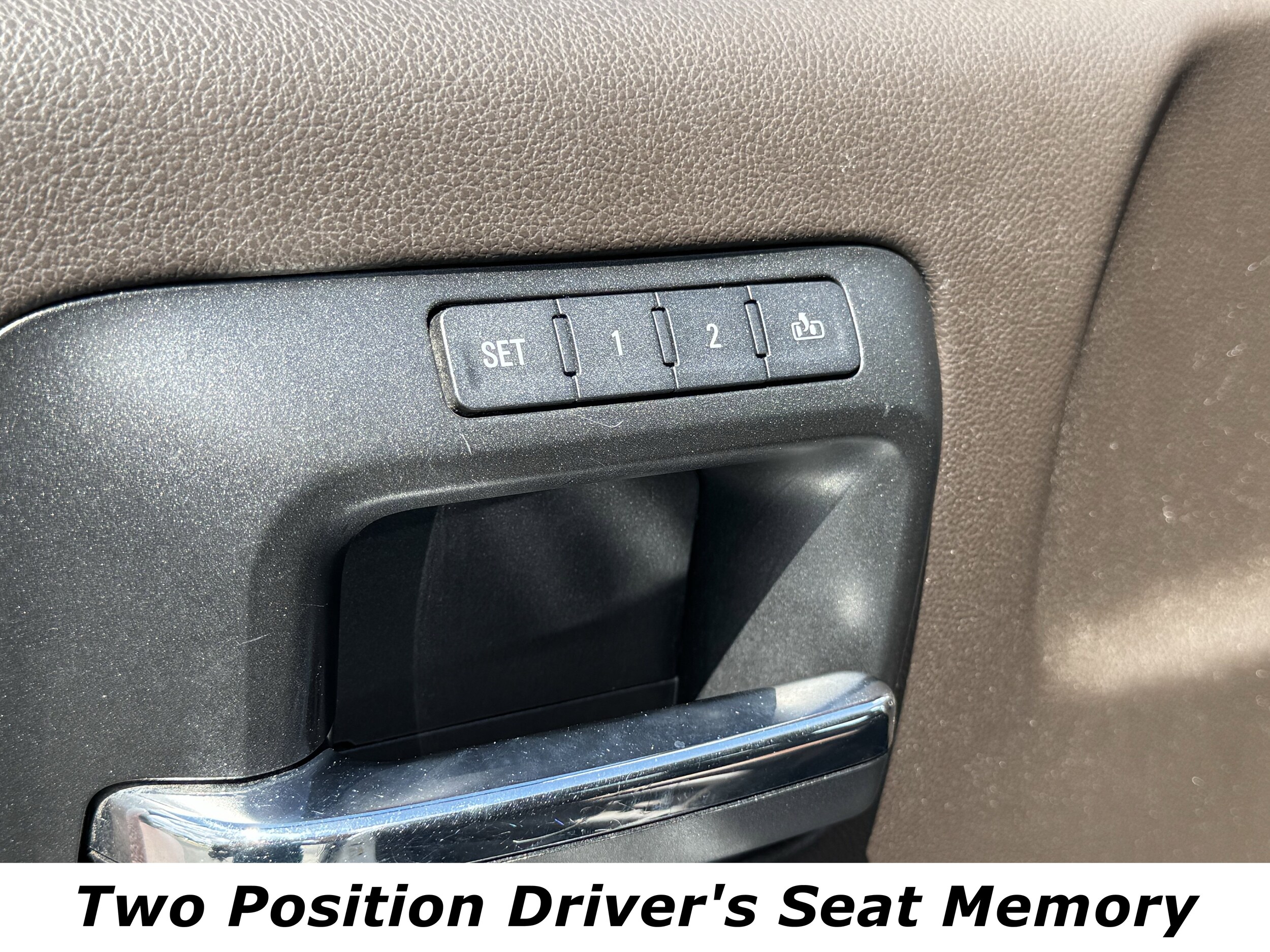 2018 Chevrolet Silverado 1500 High Country photo 3