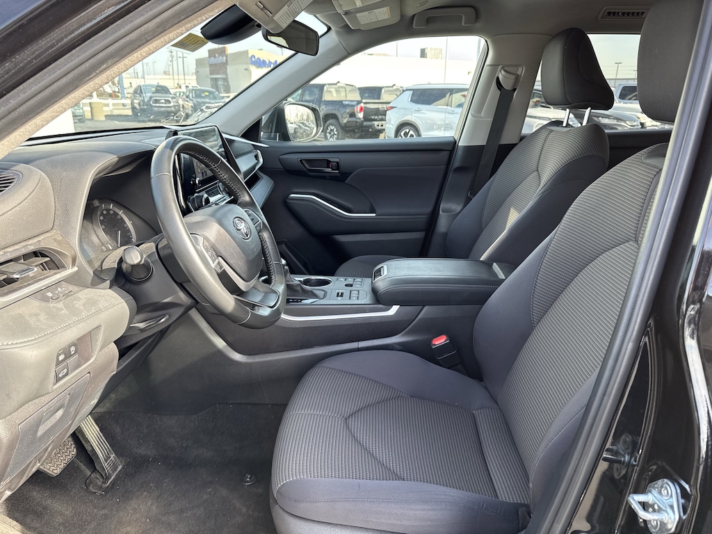 Used 2024 Toyota Highlander LE SUV