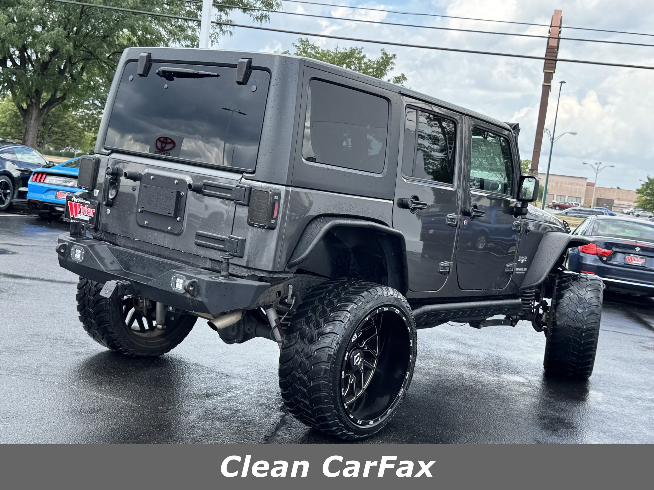 2017 Jeep Wrangler Unlimited Sahara photo 2