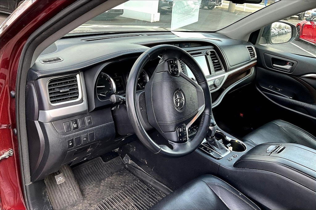 Used 2016 Toyota Highlander Limited V6 SUV