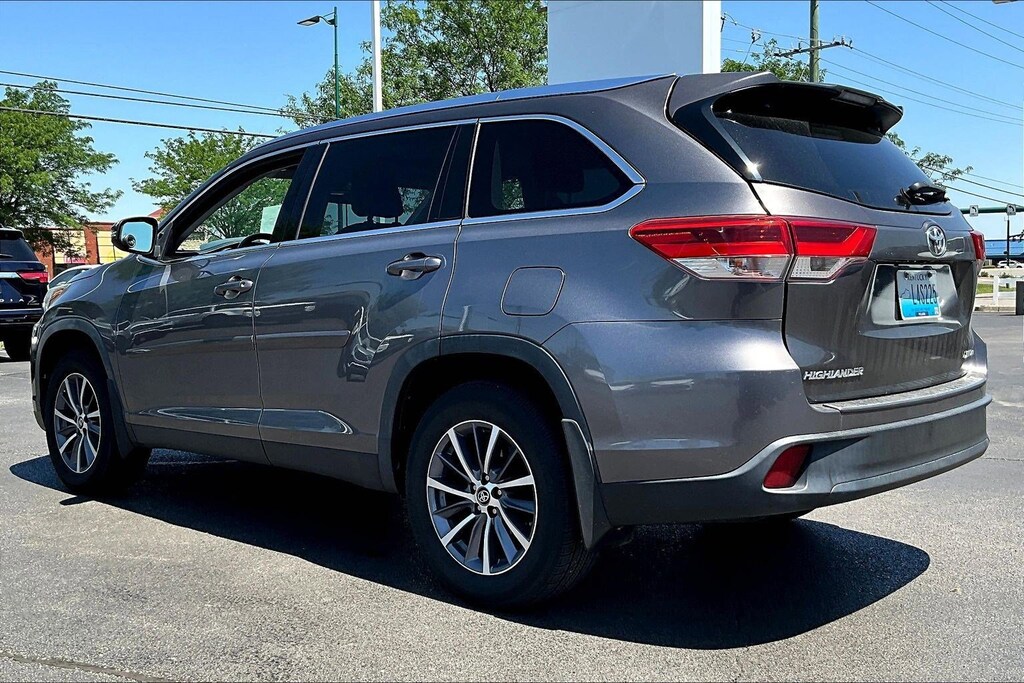 Used 2019 Toyota Highlander XLE V6 SUV