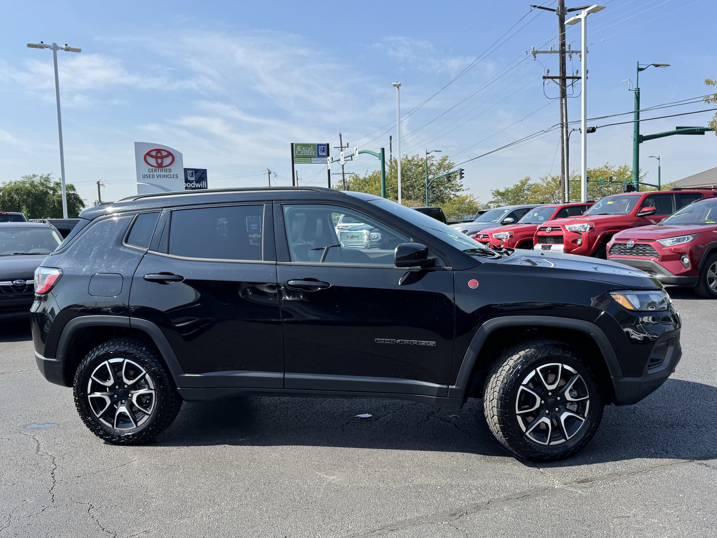 2024 Jeep Compass Trailhawk photo 2