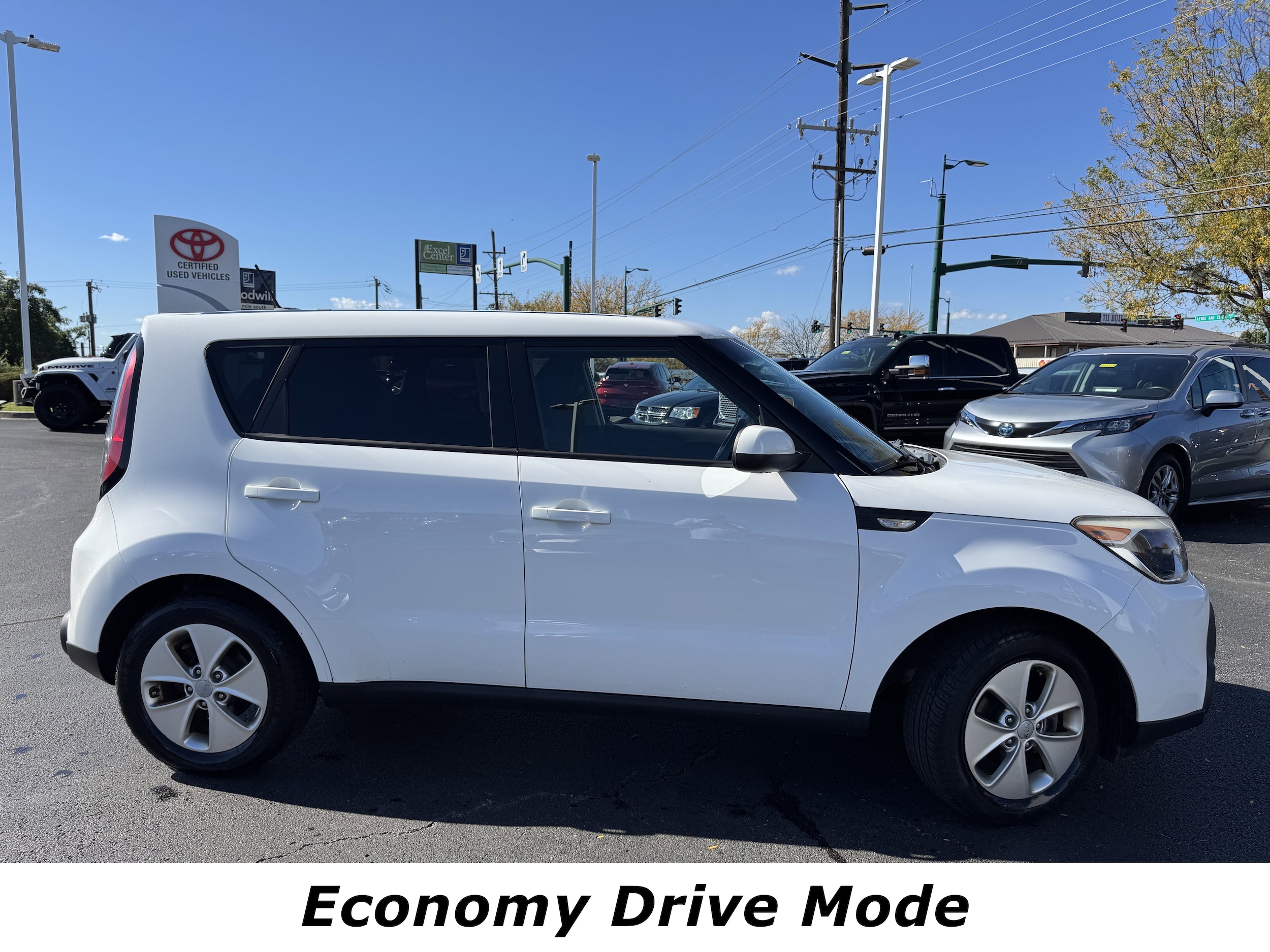 Used 2014 Kia Soul Base with VIN KNDJN2A25E7087801 for sale in Clarksville, IN