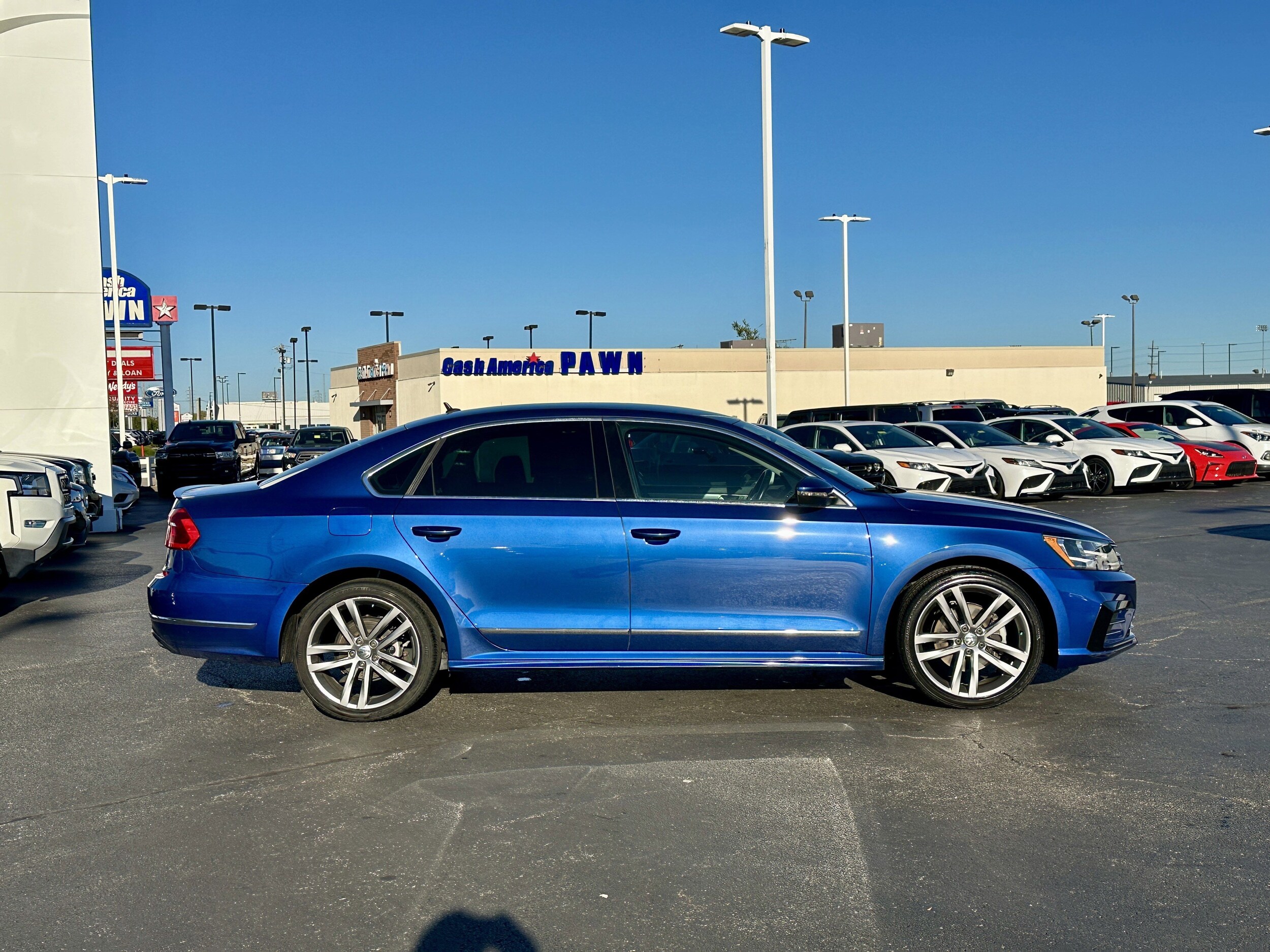 2016 Volkswagen Passat R-Line photo 3
