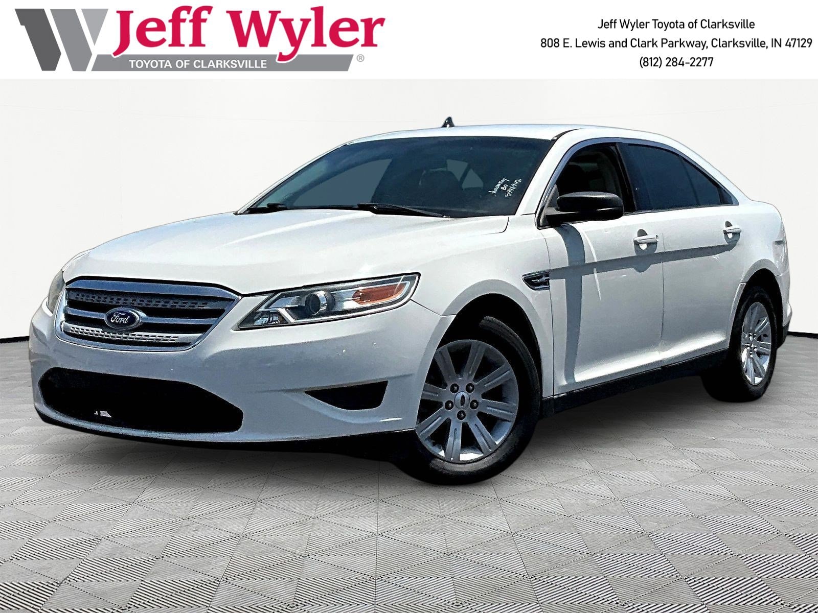 2012 Ford Taurus SE FWD's photo