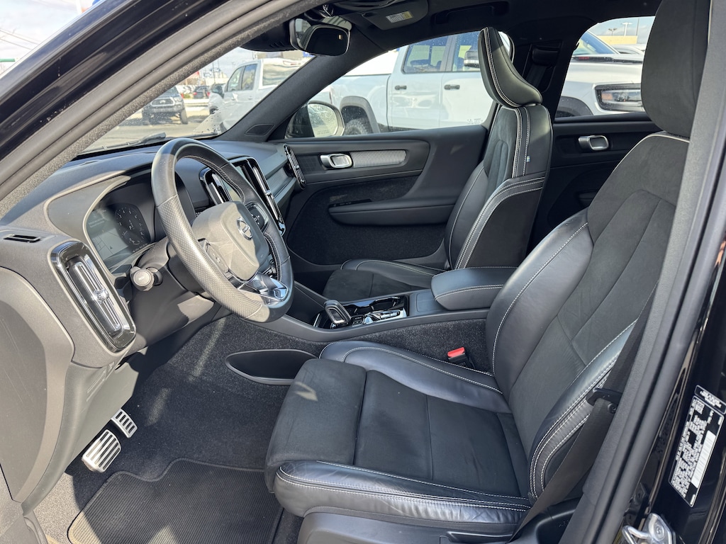 Used 2021 Volvo XC40 T5 R-Design SUV