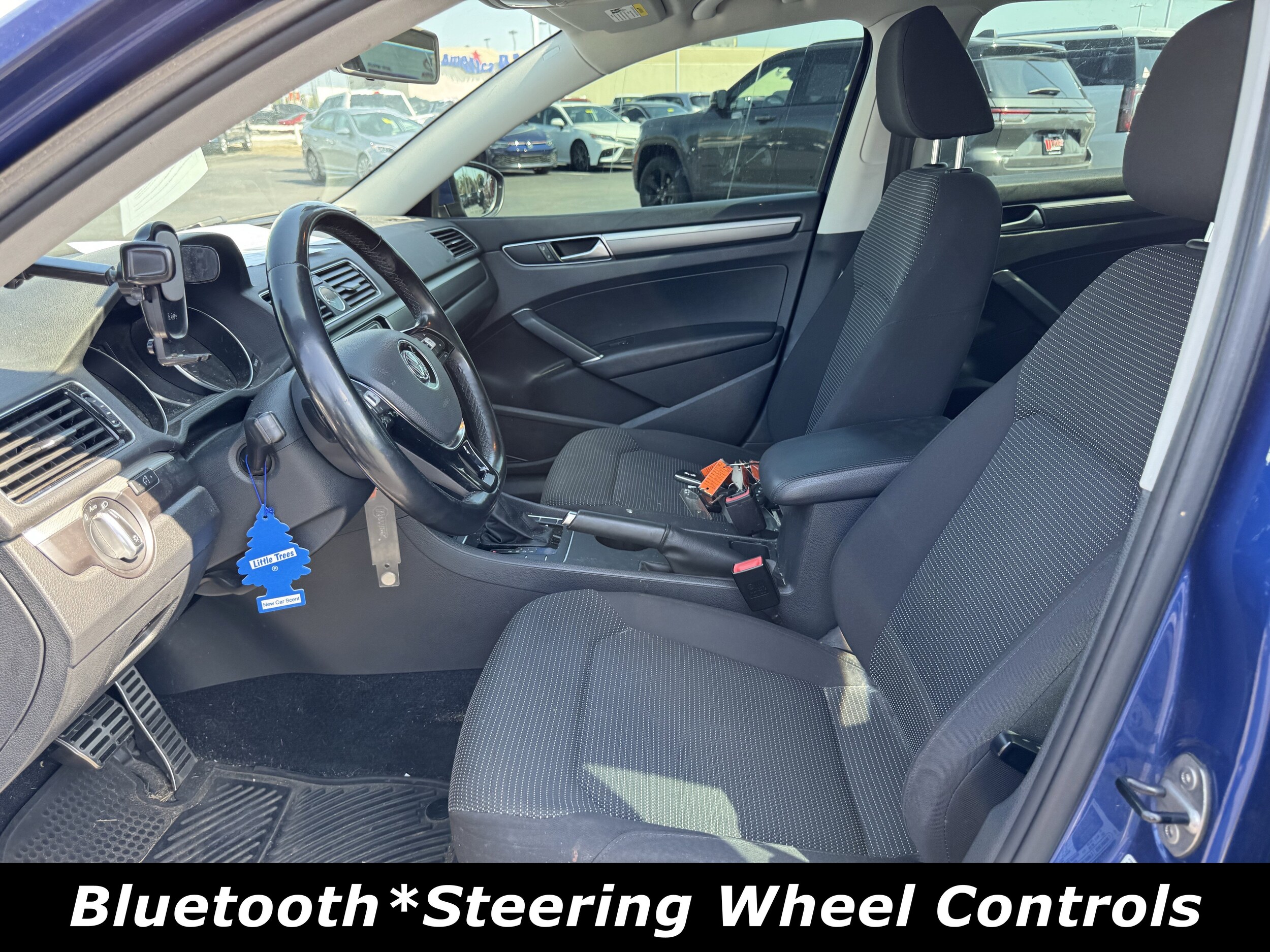 2016 Volkswagen Passat R-Line photo 3