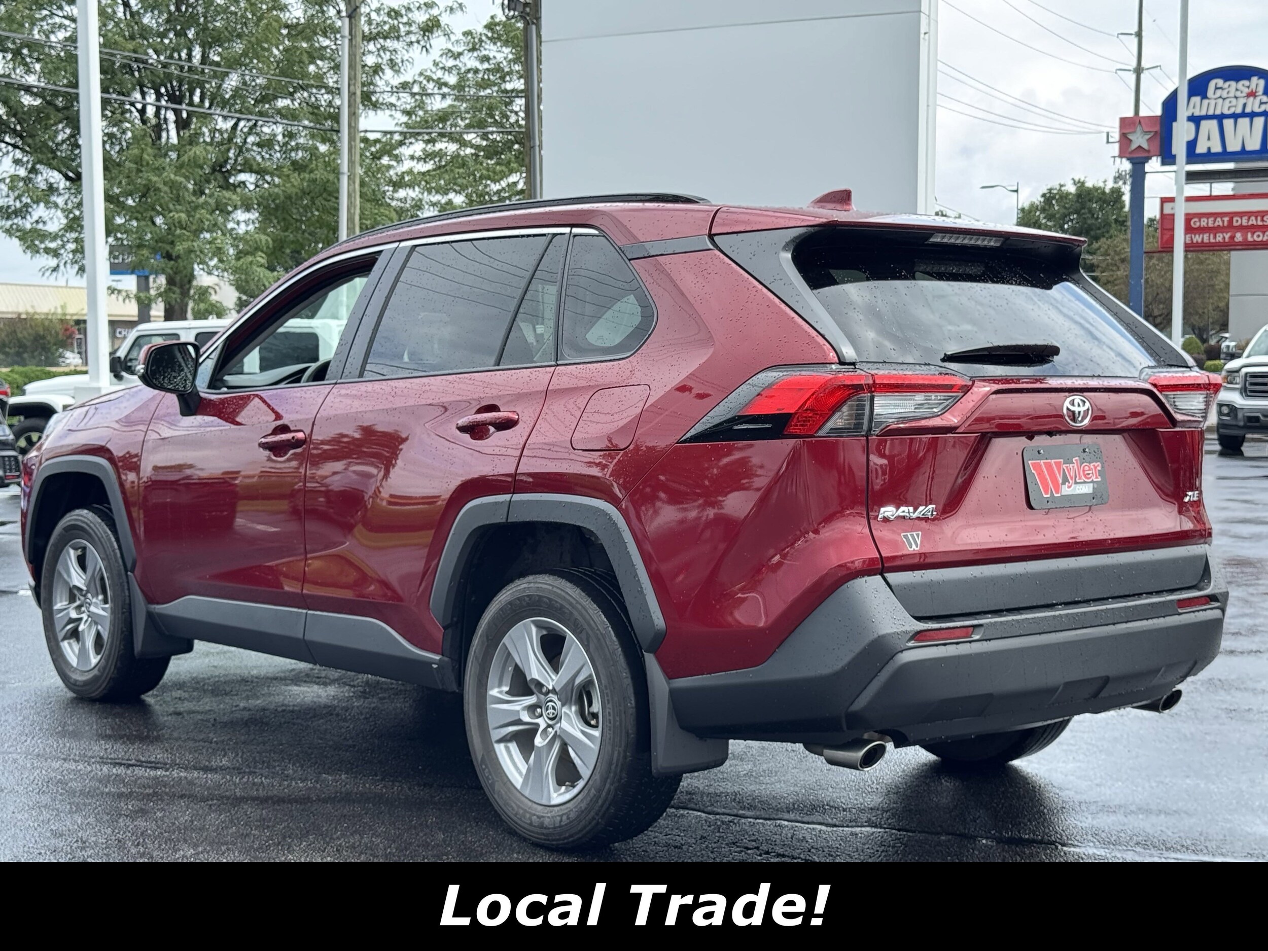 2022 Toyota RAV4 XLE photo 2