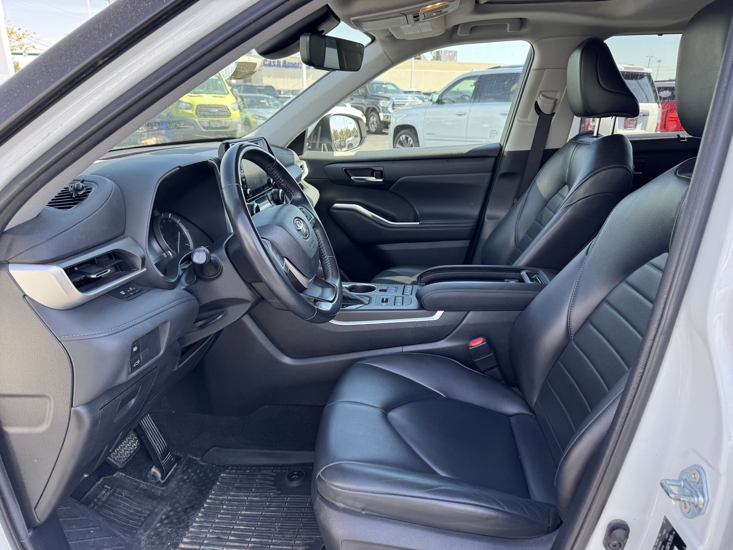 2022 Toyota Highlander XLE photo 2